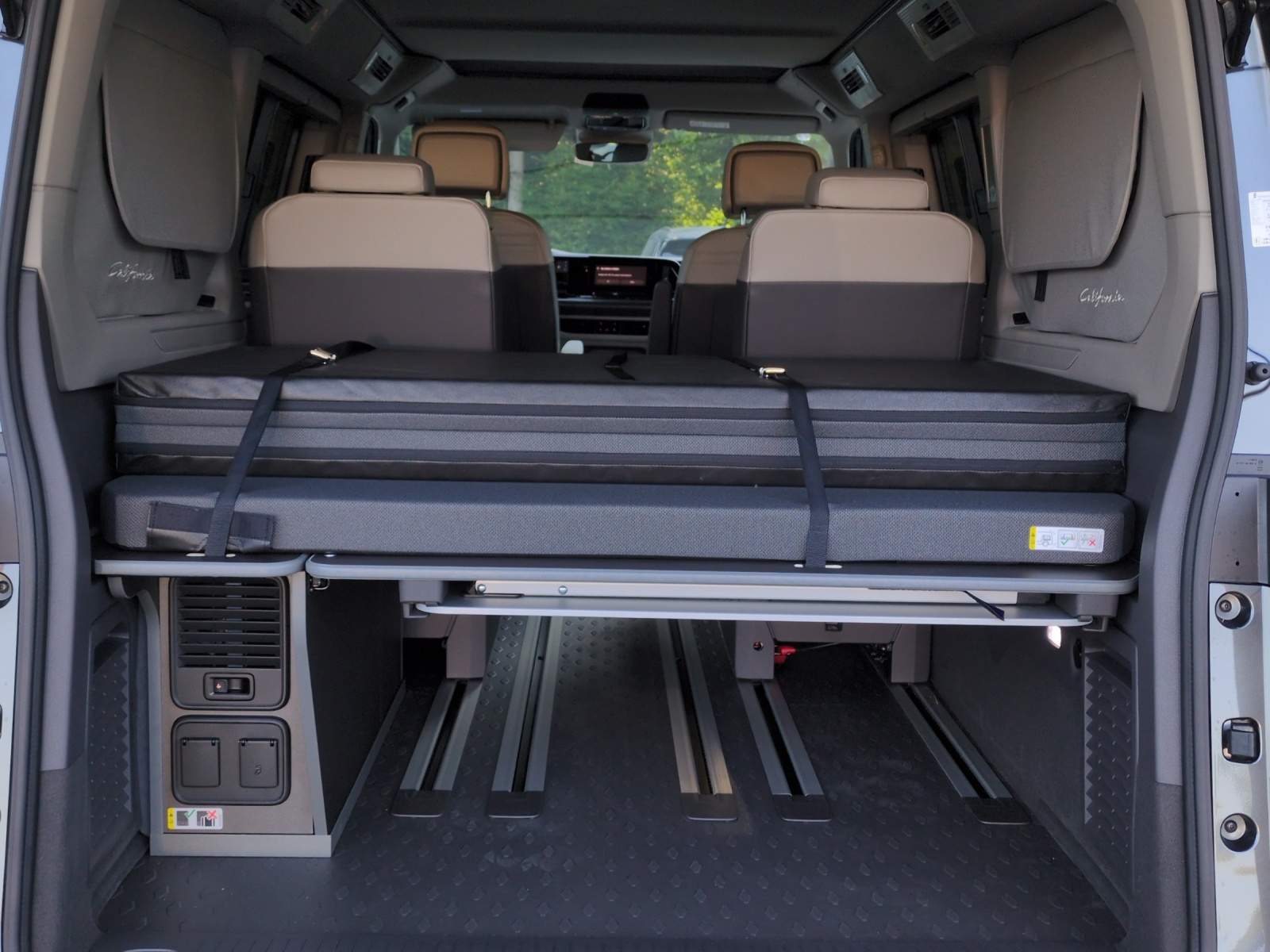 VW California eHybrid Beach Tour Liberty 4Motion-image-9
