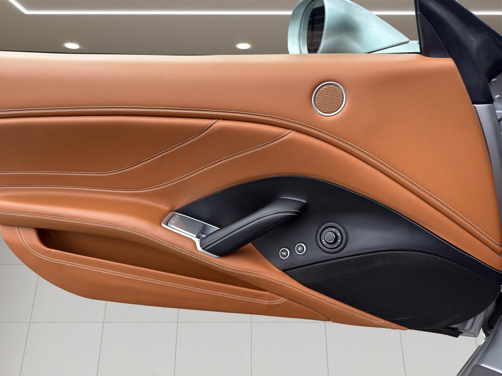 FERRARI CALIFORNIA 3.9 Turbo-image-13