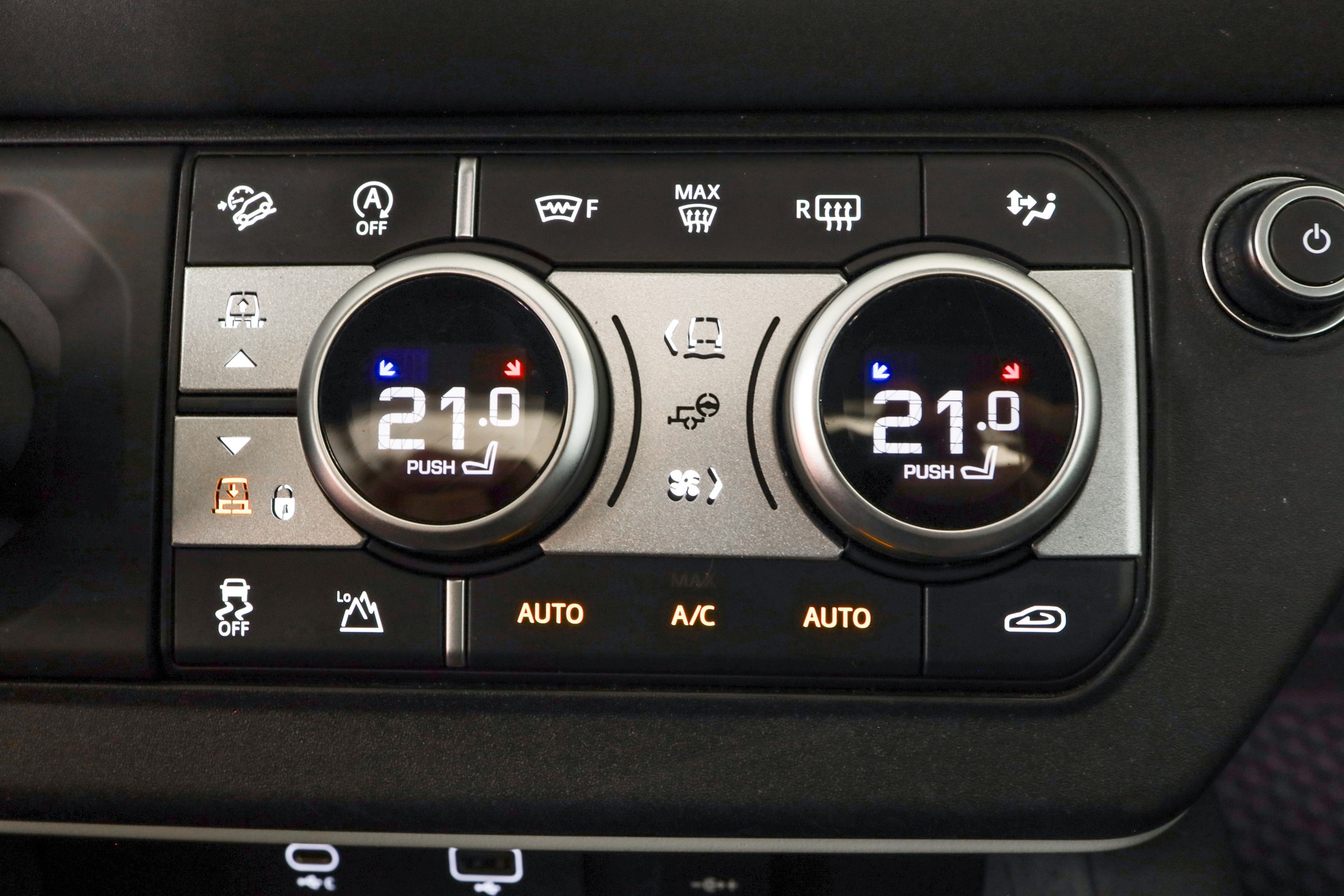 LAND ROVER Defender 110 P400e Si4 PHEV X AT8-image-17