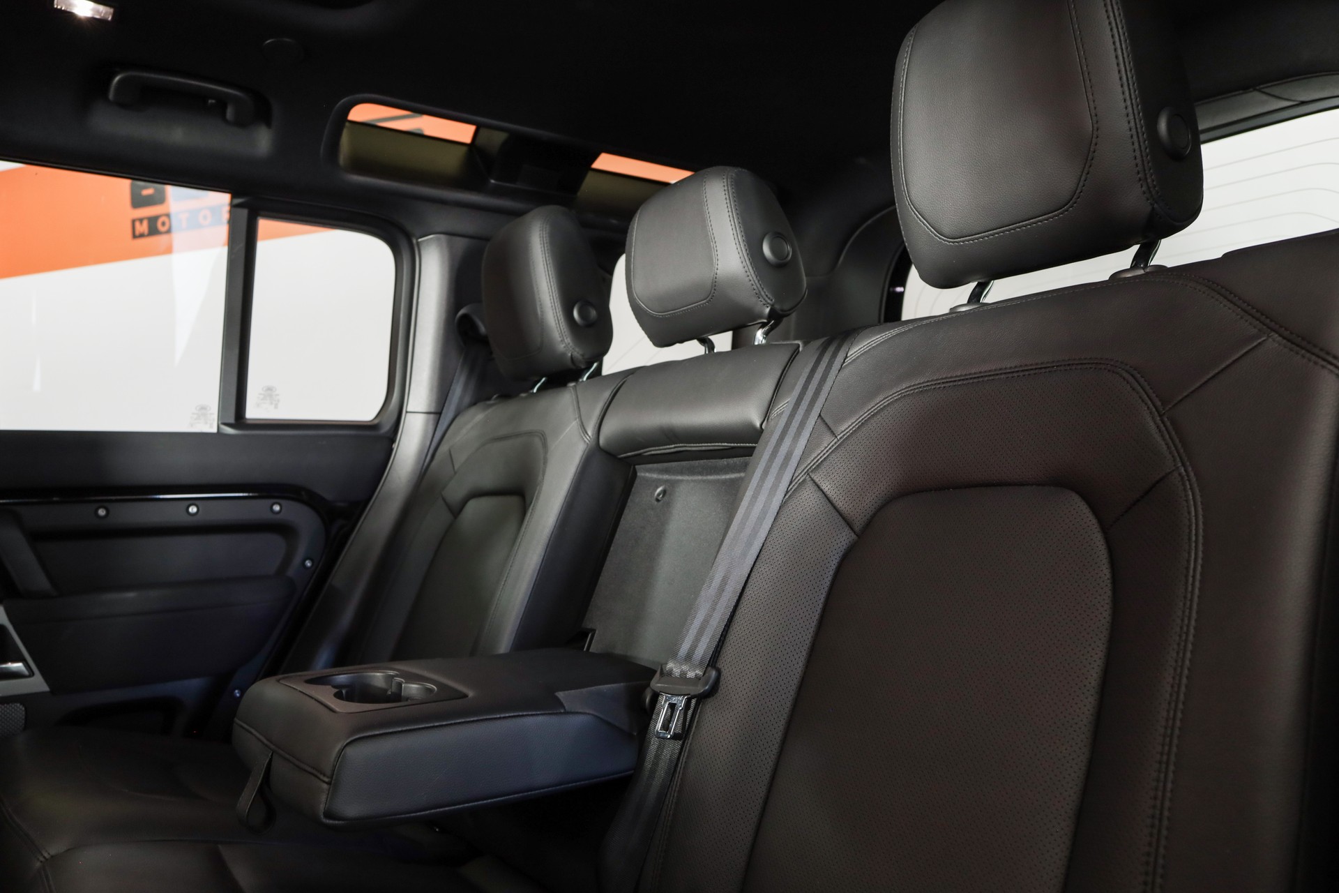 LAND ROVER Defender 110 P400e Si4 PHEV X AT8-image-10