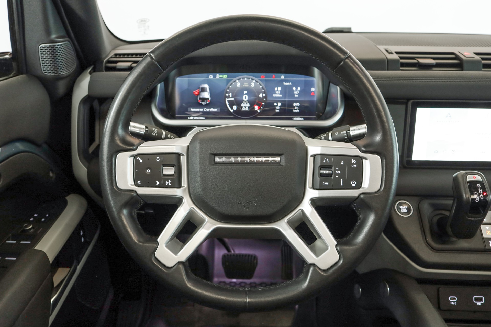 LAND ROVER Defender 110 P400e Si4 PHEV X AT8-image-13