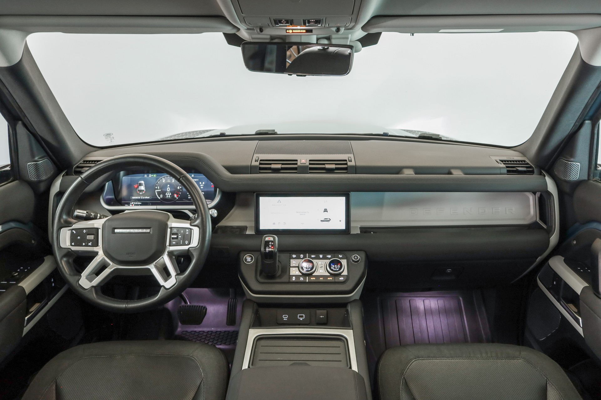 LAND ROVER Defender 110 P400e Si4 PHEV X AT8-image-12