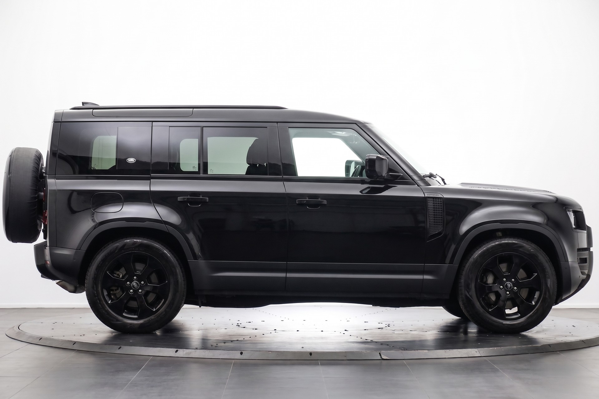 LAND ROVER Defender 110 P400e Si4 PHEV X AT8-image-3
