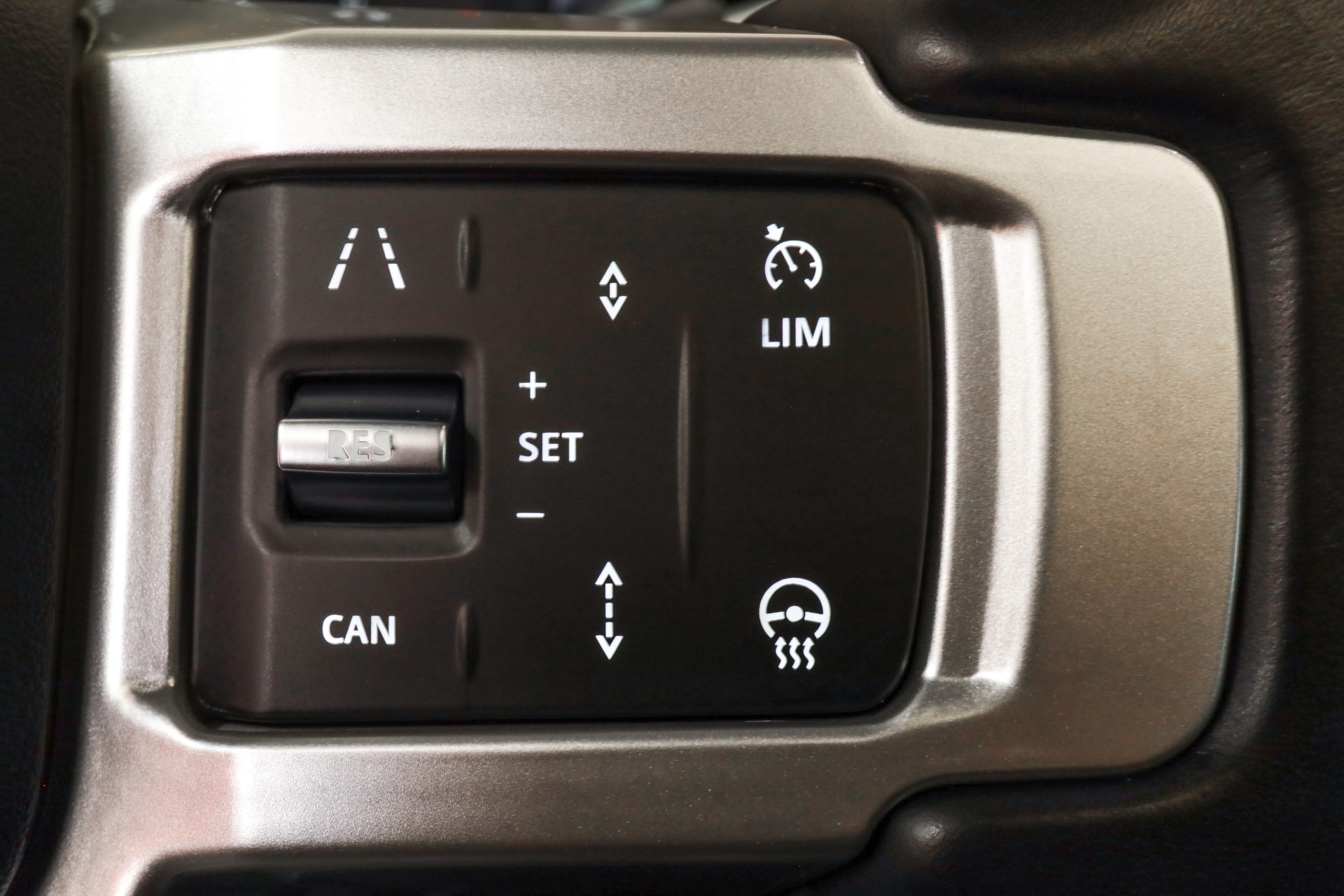 LAND ROVER Defender 110 P400e Si4 PHEV X AT8-image-18