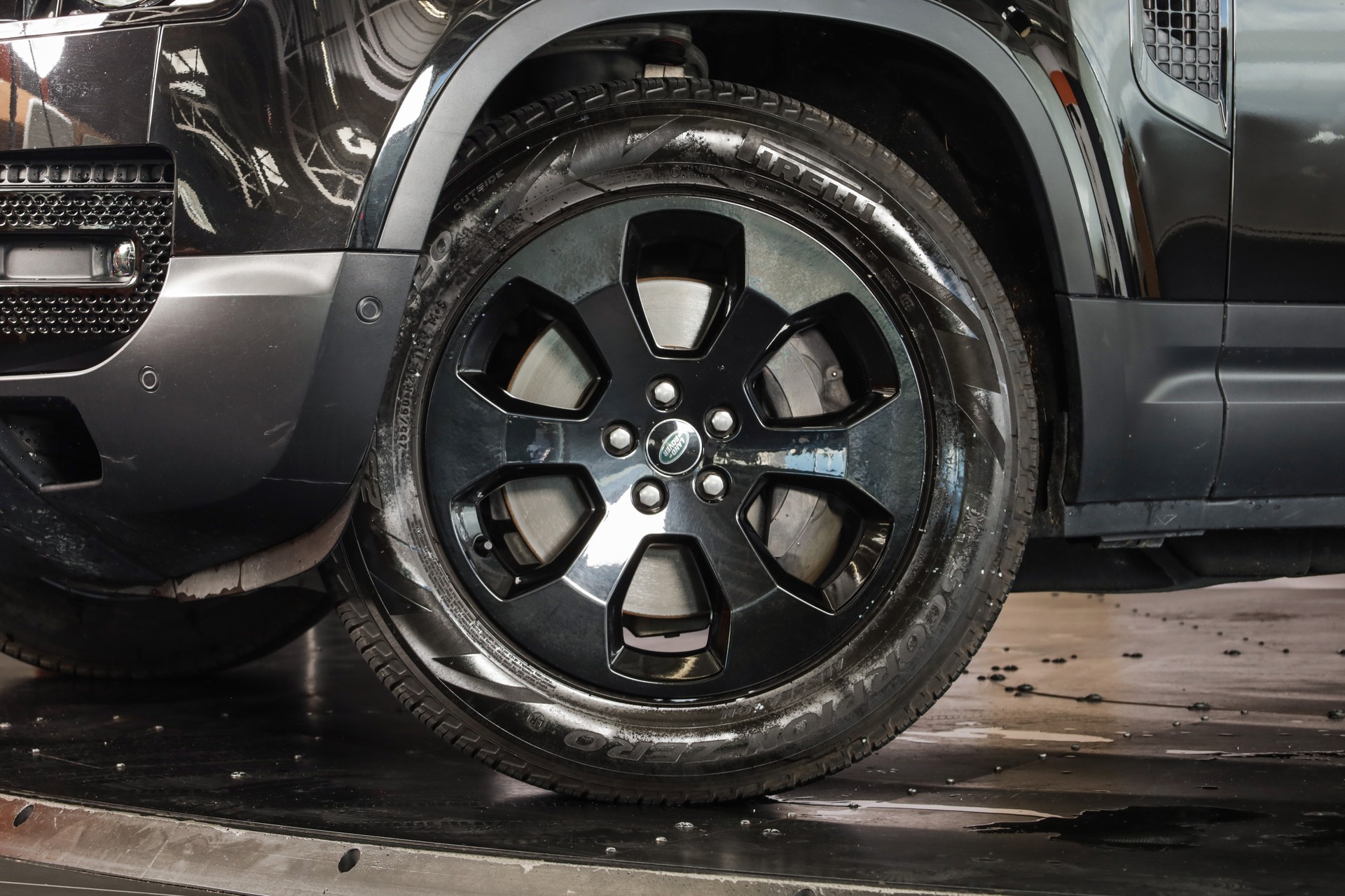 LAND ROVER Defender 110 P400e Si4 PHEV X AT8-image-8