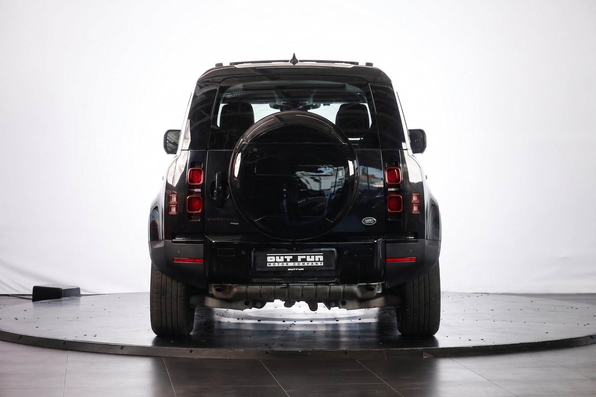LAND ROVER Defender 110 P400e Si4 PHEV X AT8-image-2