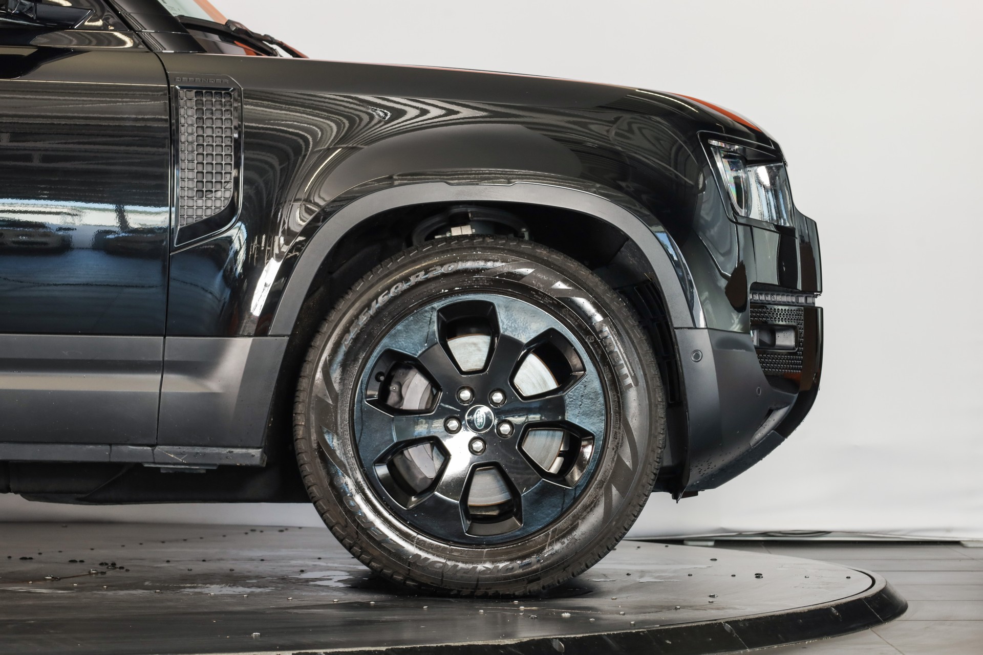 LAND ROVER Defender 110 P400e Si4 PHEV X AT8-image-7