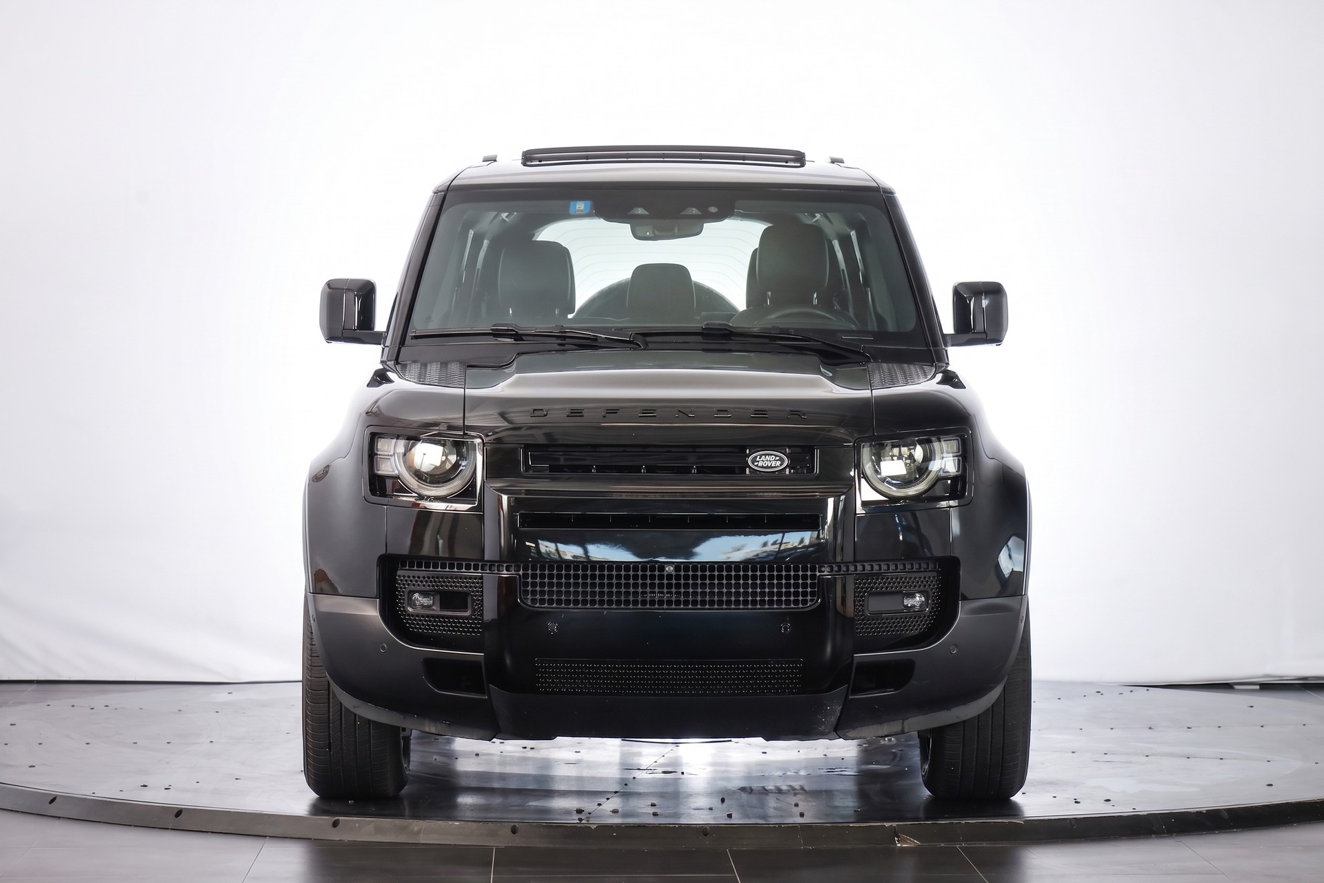 LAND ROVER Defender 110 P400e Si4 PHEV X AT8-image-1