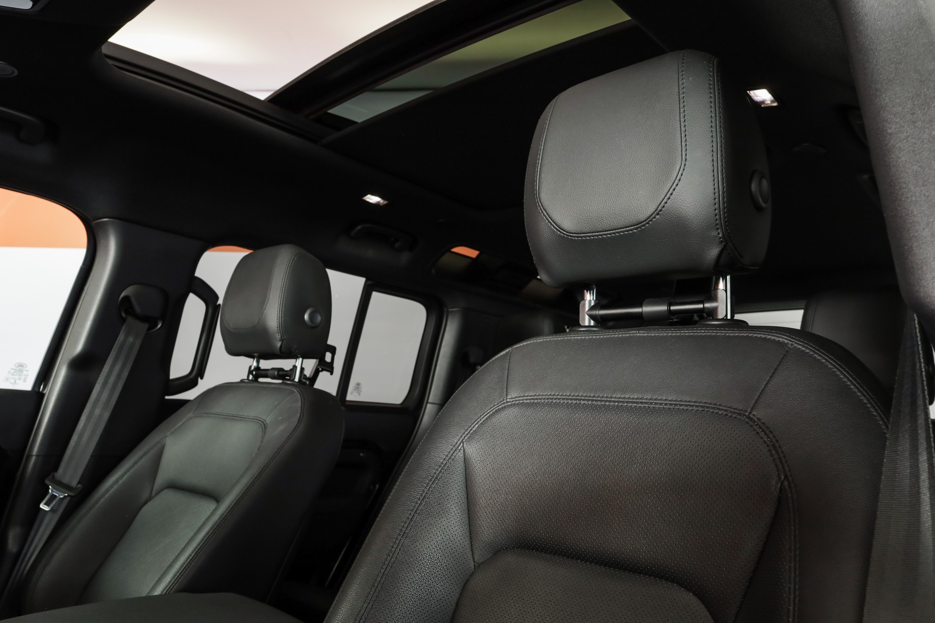 LAND ROVER Defender 110 P400e Si4 PHEV X AT8-image-9