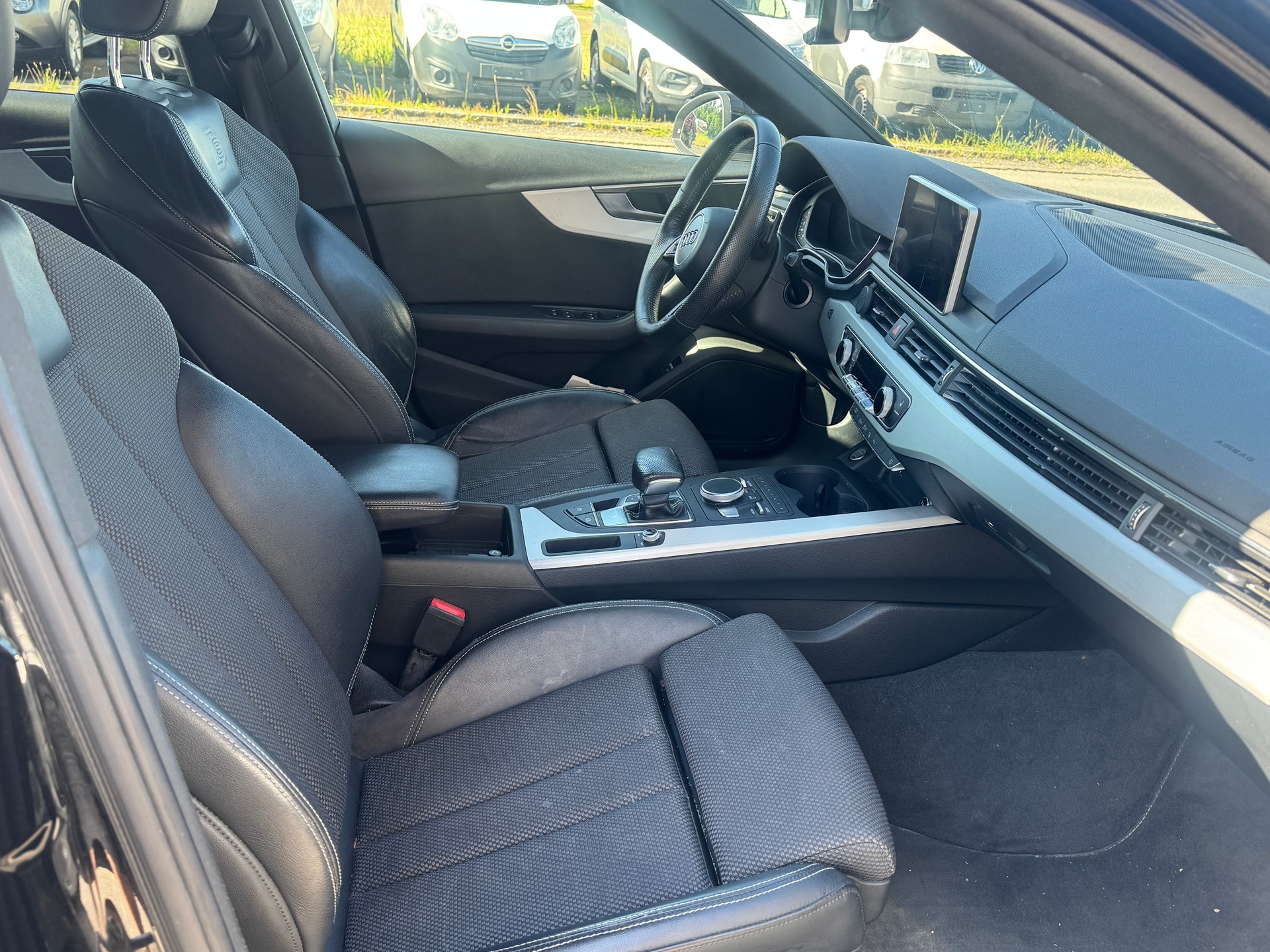 AUDI A4 Avant 2.0 TDI Sport S-tronic-image-8