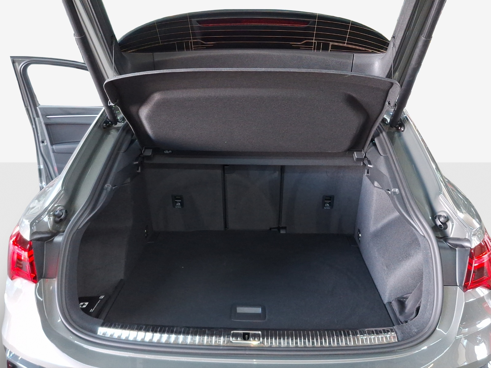 AUDI Q3 Sportback 35 TFSI Attraction S-tronic-image-12