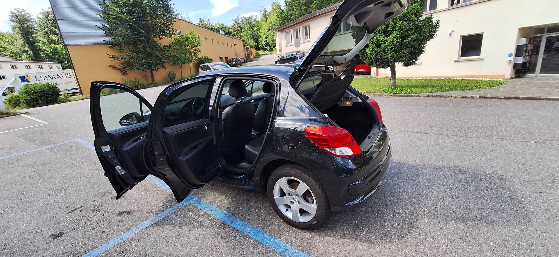 PEUGEOT 207 1.6 16V Swiss Edition-image-16