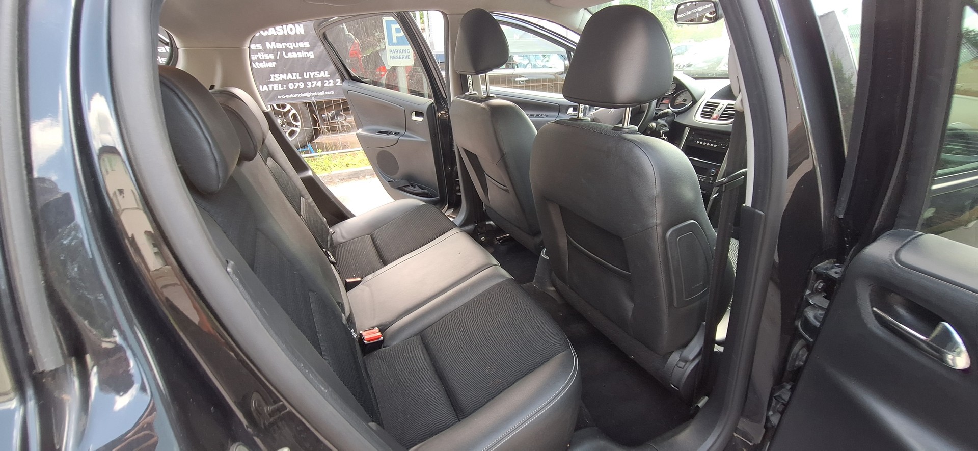 PEUGEOT 207 1.6 16V Swiss Edition-image-11