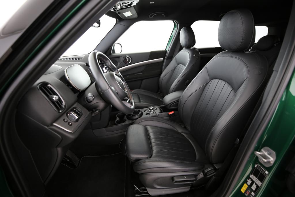 MINI Countryman F60 1.5i Cooper S E ALL4-image-3