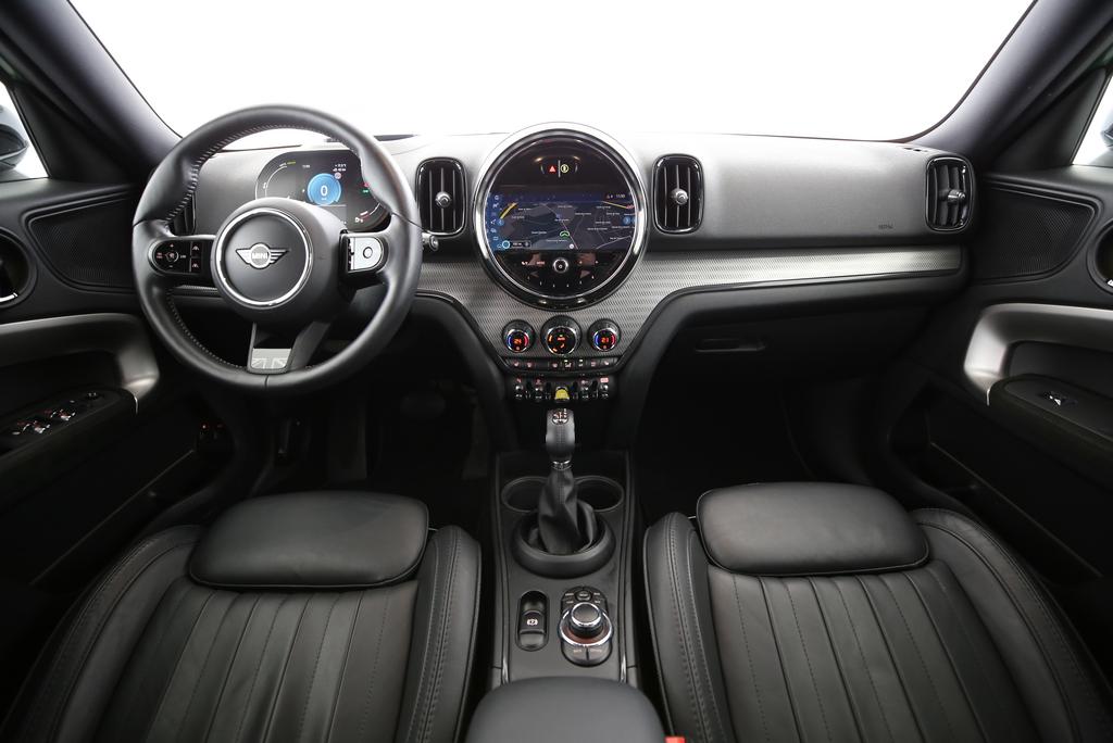MINI Countryman F60 1.5i Cooper S E ALL4-image-4