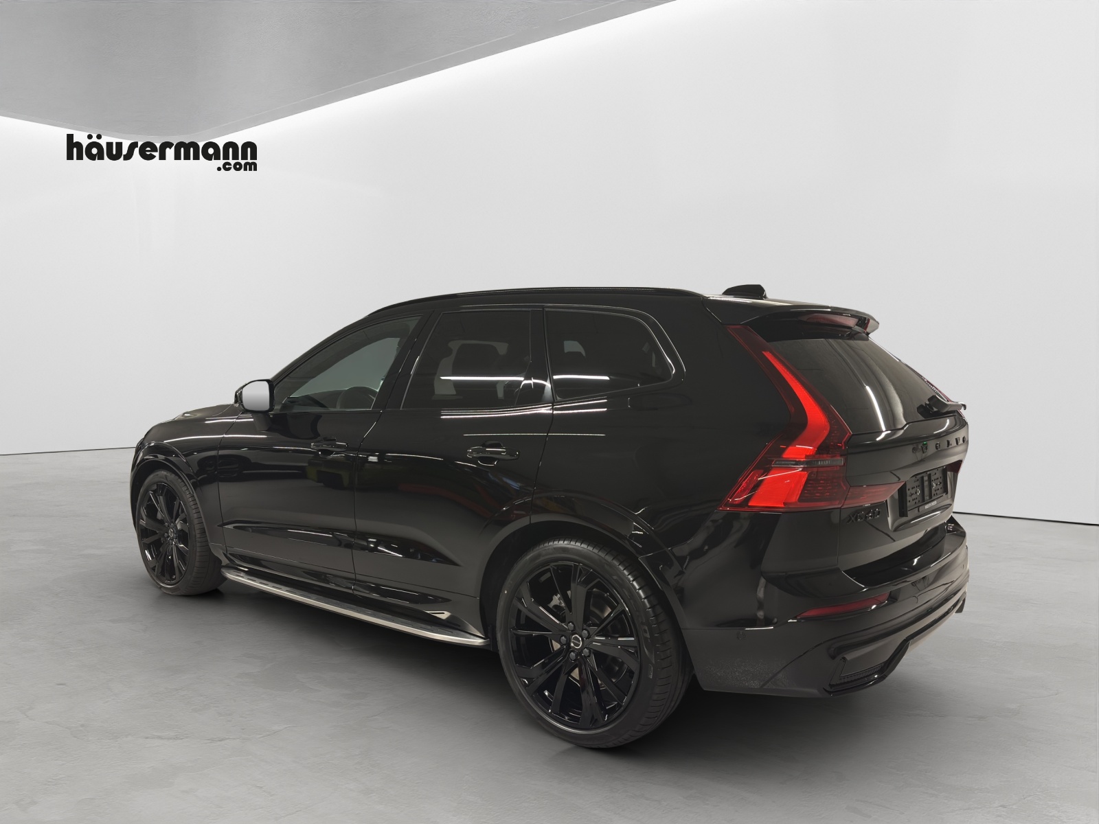 VOLVO XC60 2.0 B5 MH Black Edition AWD-image-2
