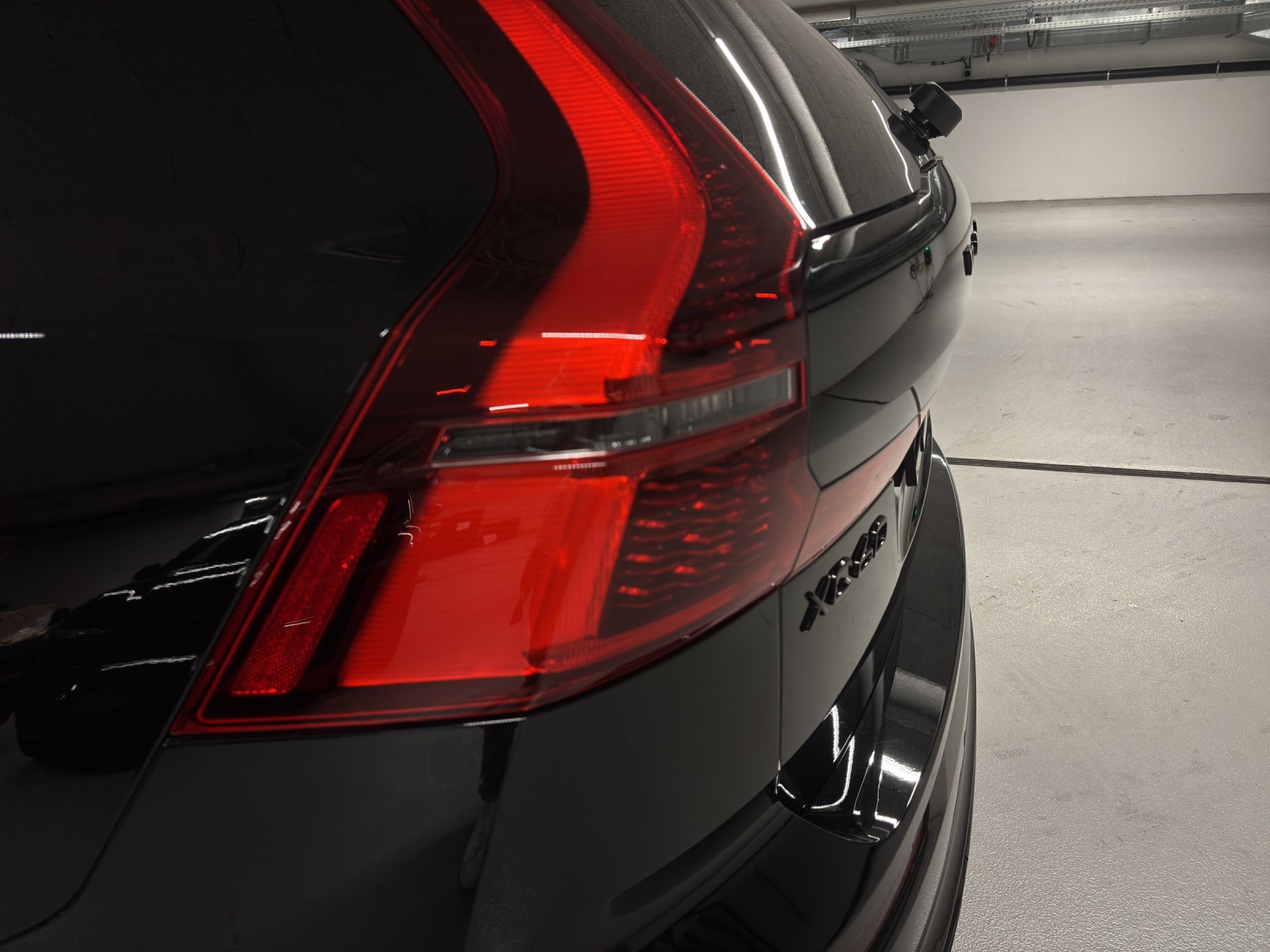 VOLVO XC60 2.0 B5 MH Black Edition AWD-image-13