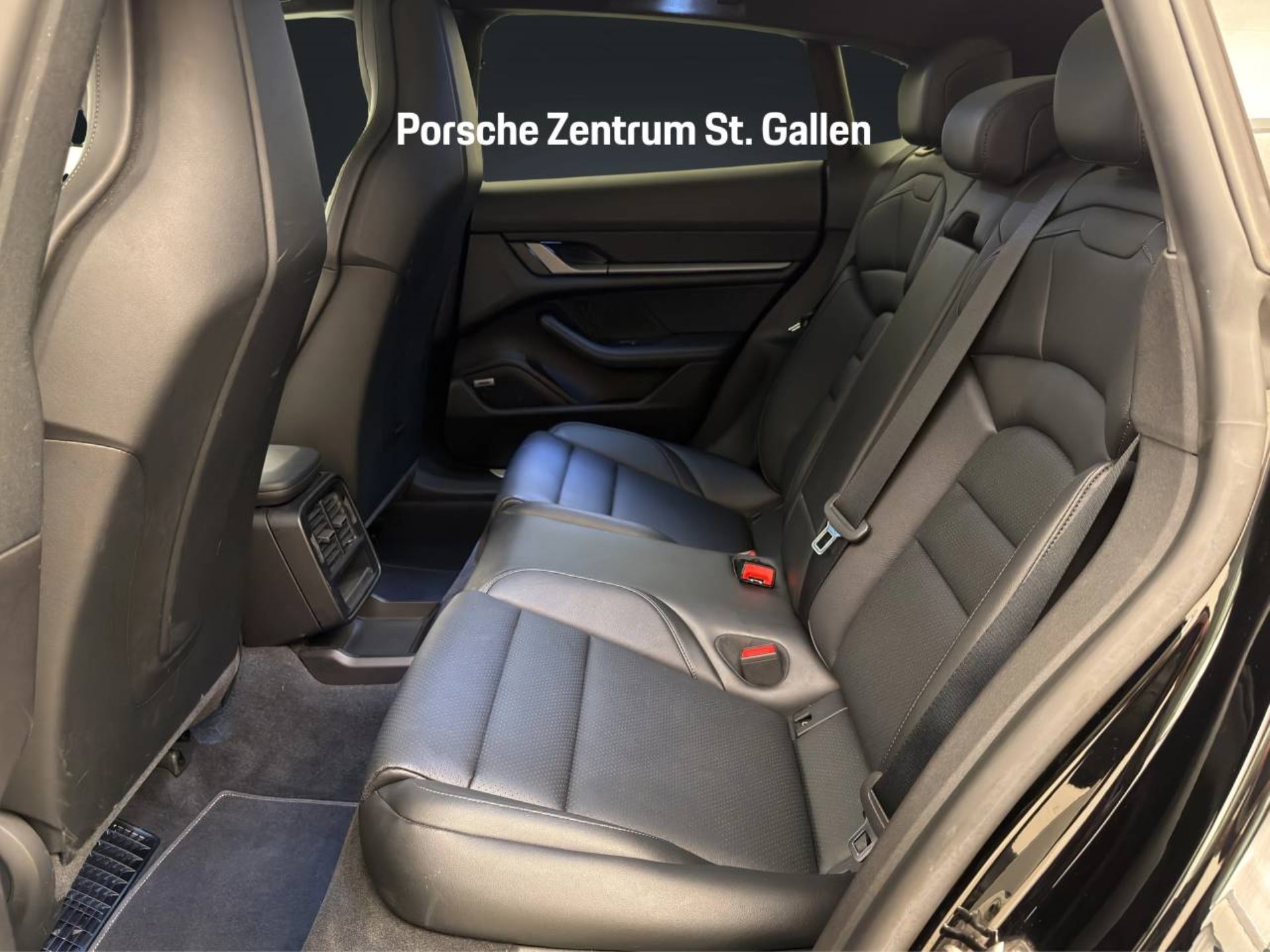 PORSCHE Taycan 4S Cross Turismo-image-14