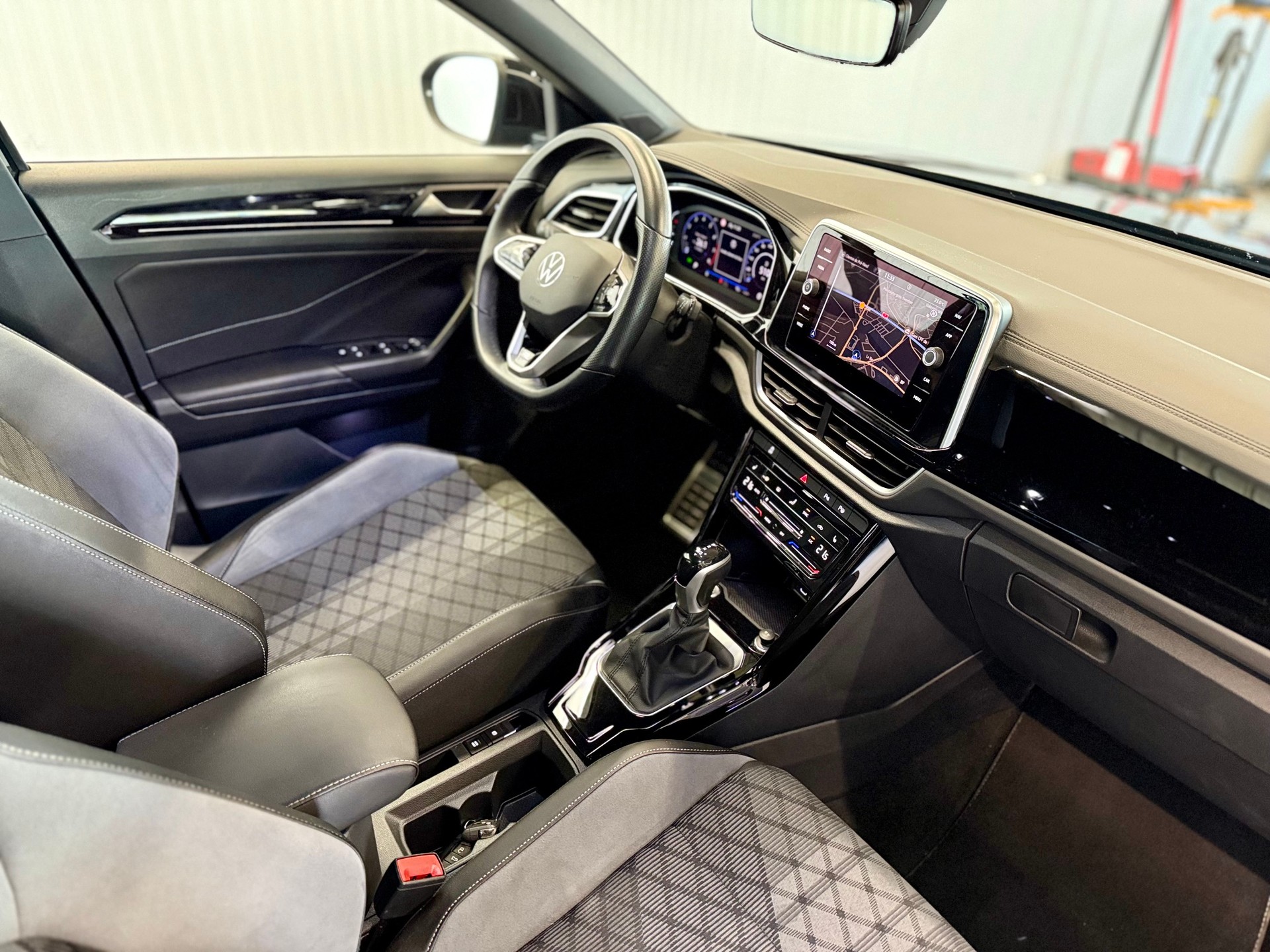 VW T-Roc 1.5 TSI EVO R-Line DSG-image-8