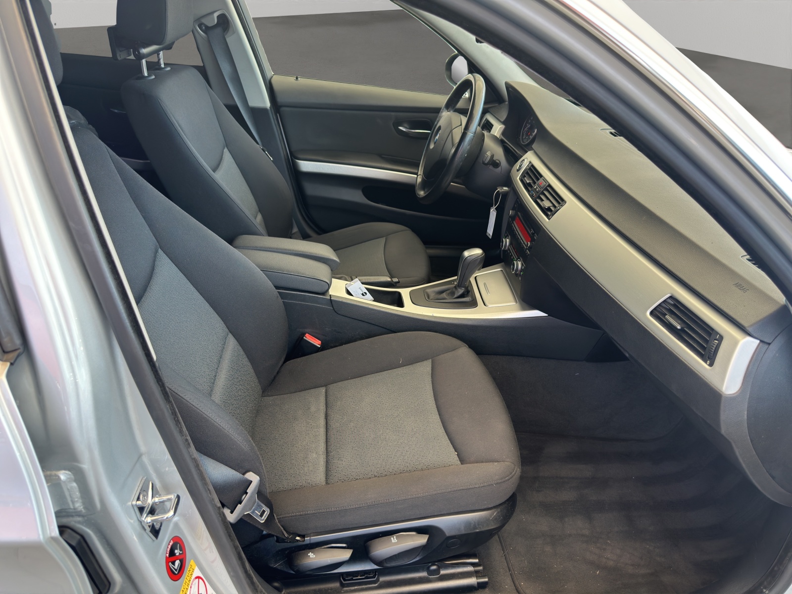 BMW 325i Steptronic-image-8