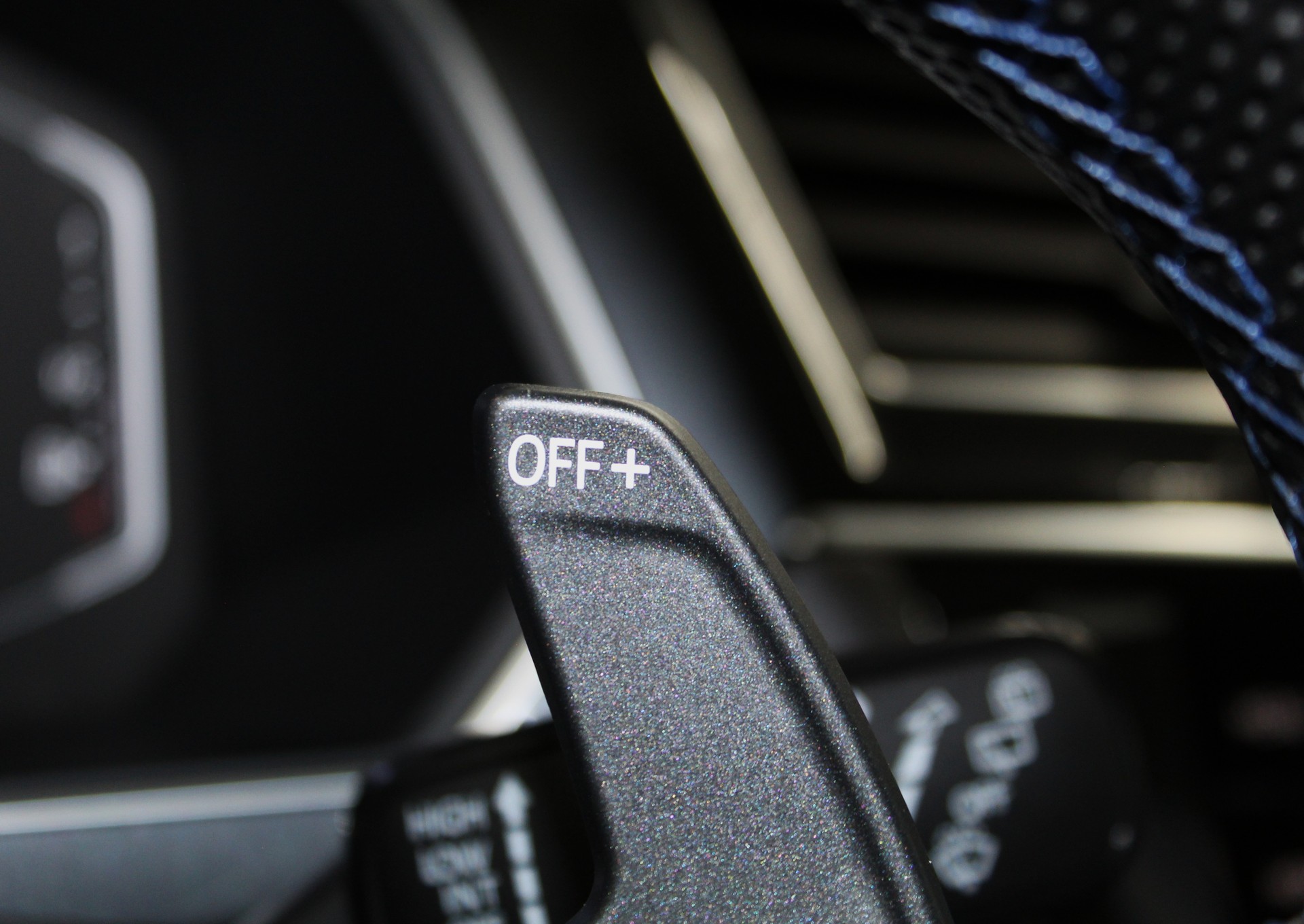 VW Tiguan 2.0TSI R 4Motion DSG "Black Style" Akrapovic / CH-Fahrzeug-image-17