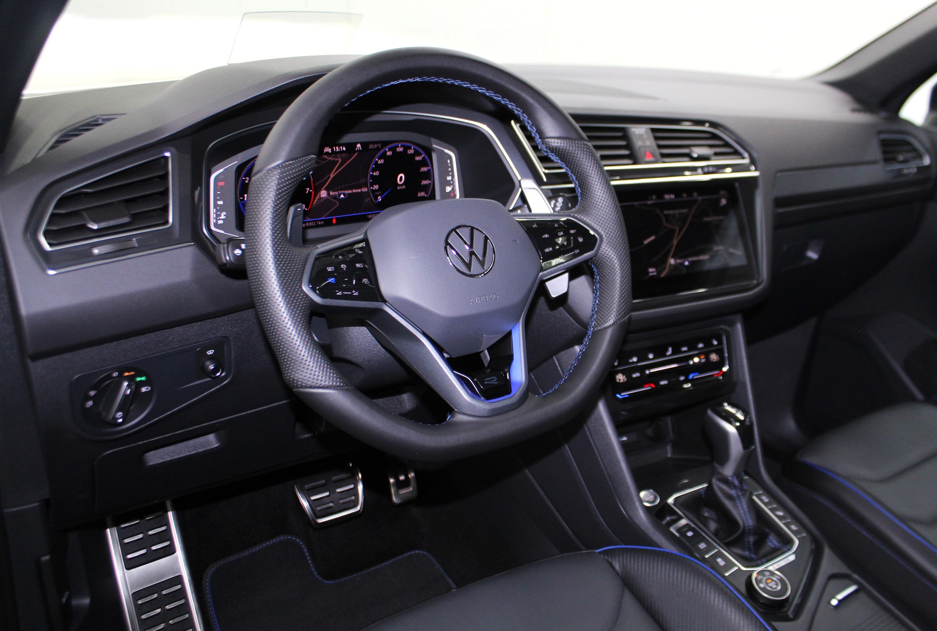 VW Tiguan 2.0TSI R 4Motion DSG "Black Style" Akrapovic / CH-Fahrzeug-image-10