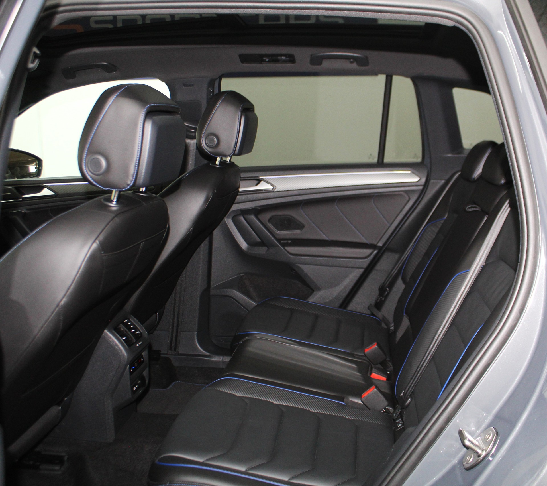 VW Tiguan 2.0TSI R 4Motion DSG "Black Style" Akrapovic / CH-Fahrzeug-image-9