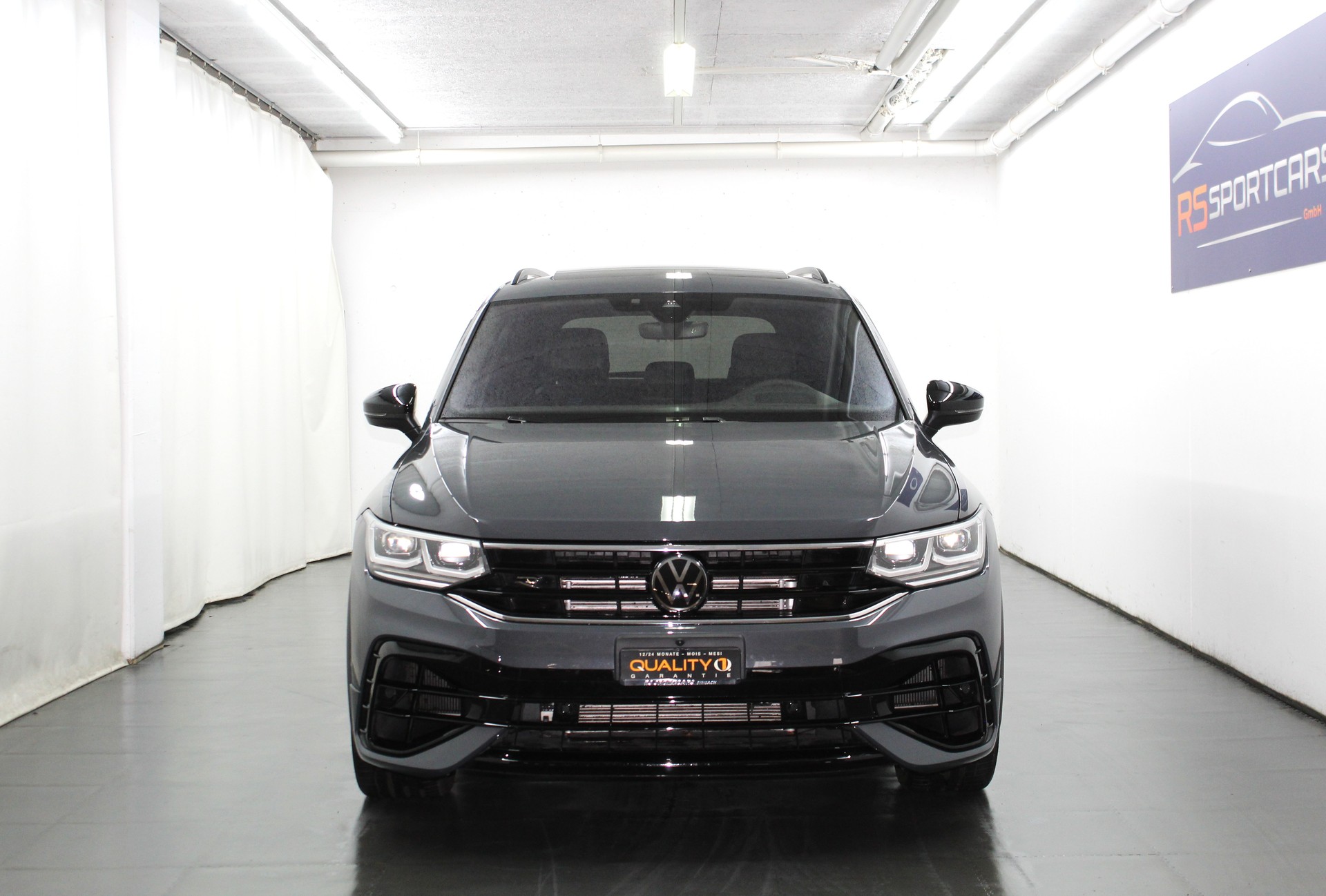VW Tiguan 2.0TSI R 4Motion DSG "Black Style" Akrapovic / CH-Fahrzeug-image-2