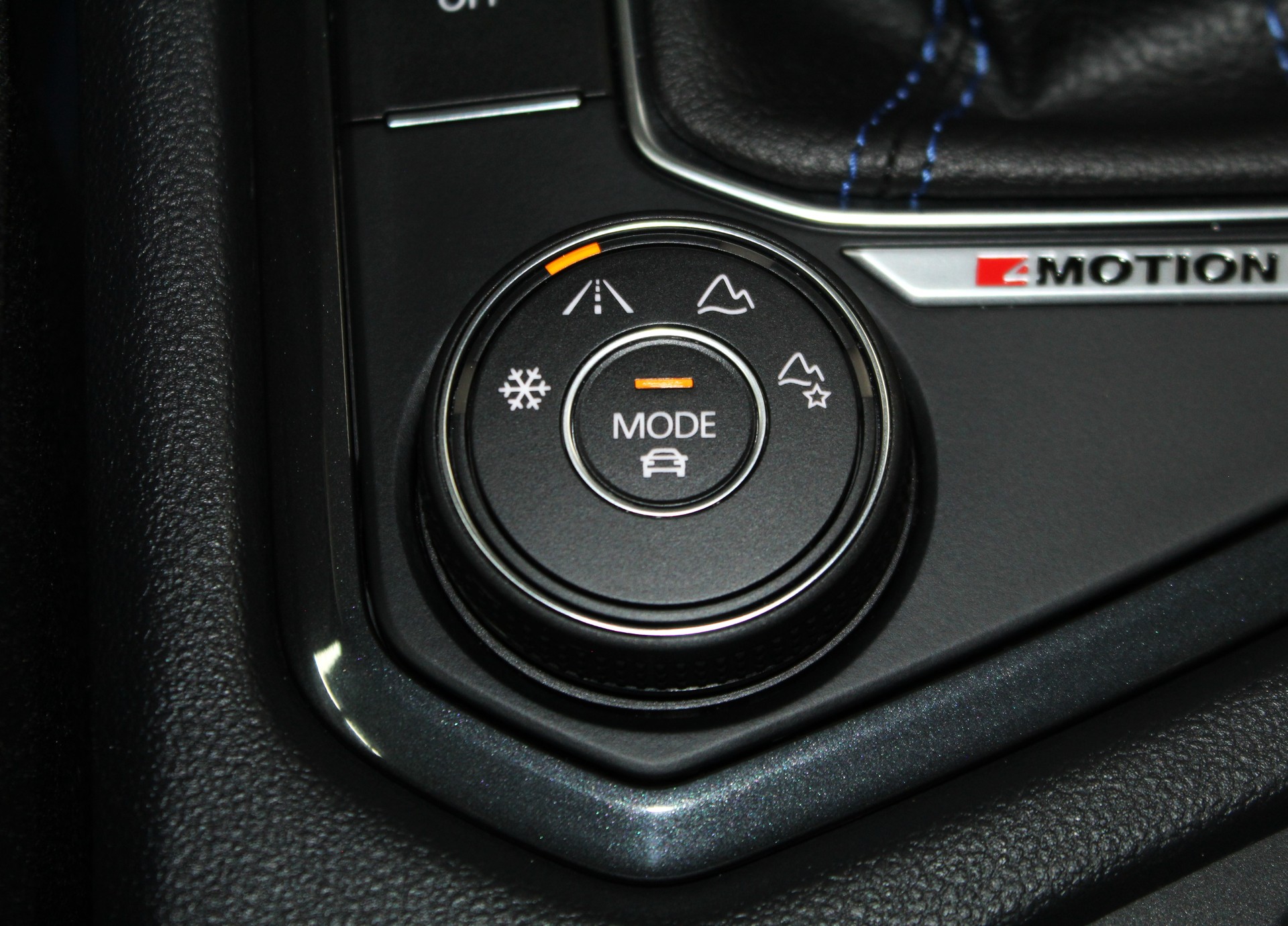 VW Tiguan 2.0TSI R 4Motion DSG "Black Style" Akrapovic / CH-Fahrzeug-image-16