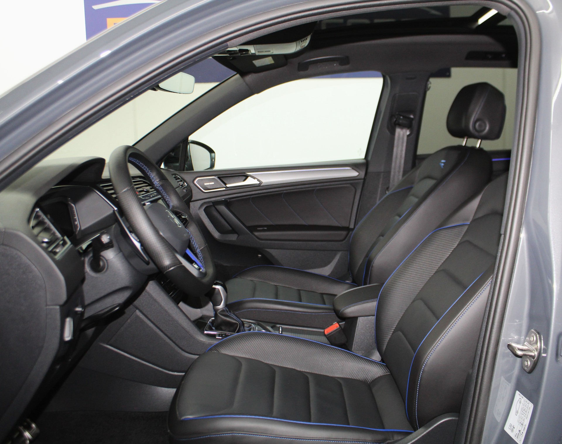 VW Tiguan 2.0TSI R 4Motion DSG "Black Style" Akrapovic / CH-Fahrzeug-image-7