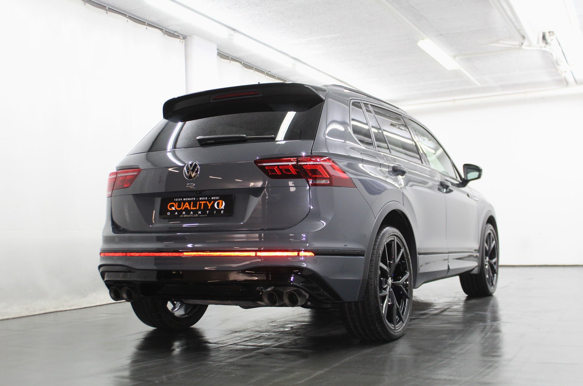 VW Tiguan 2.0TSI R 4Motion DSG "Black Style" Akrapovic / CH-Fahrzeug-image-6