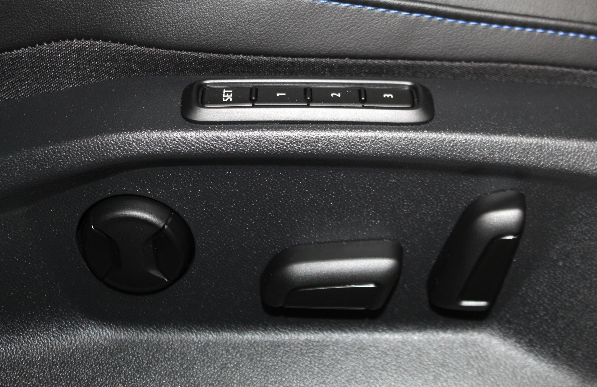 VW Tiguan 2.0TSI R 4Motion DSG "Black Style" Akrapovic / CH-Fahrzeug-image-18