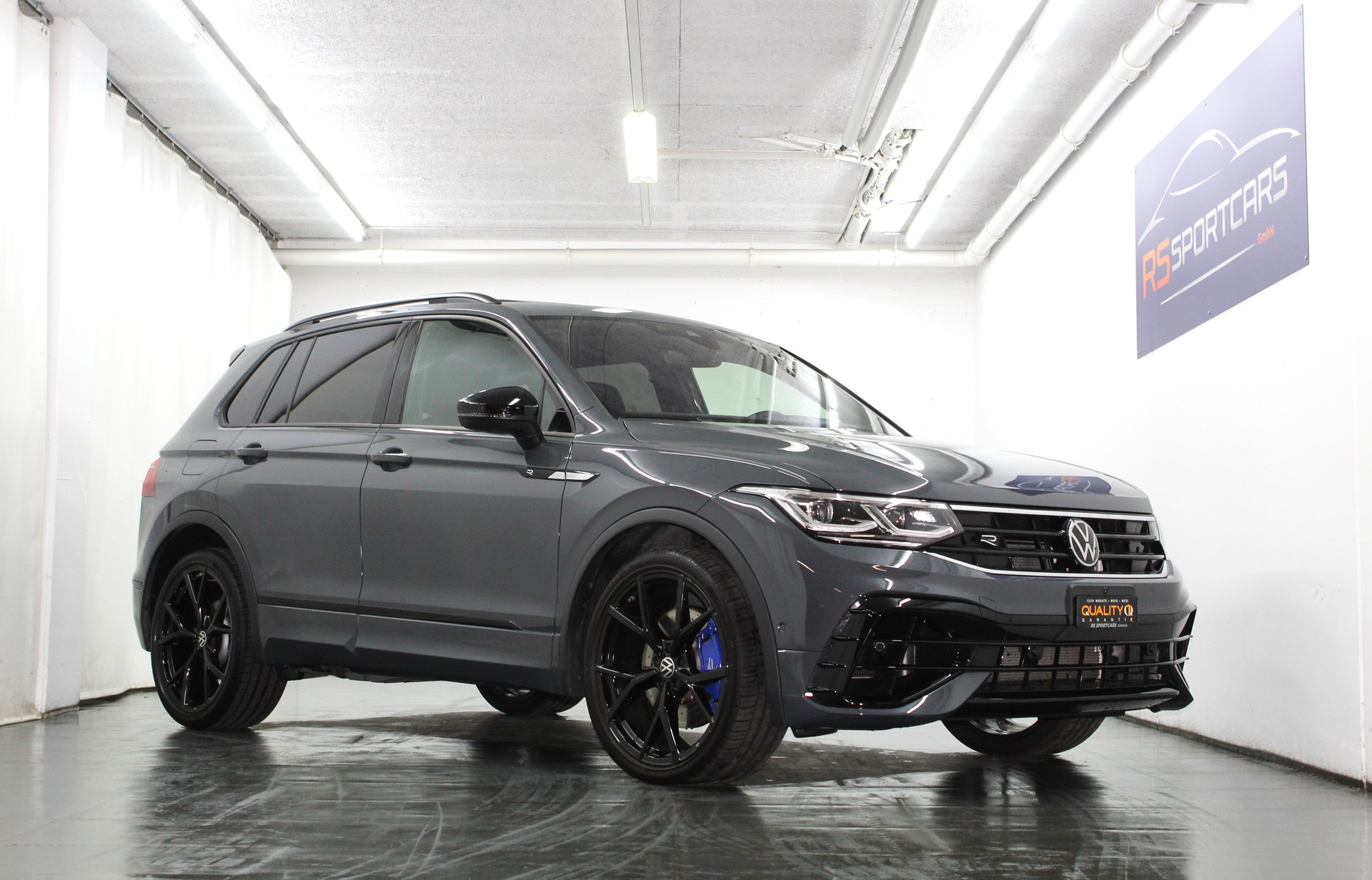 VW Tiguan 2.0TSI R 4Motion DSG "Black Style" Akrapovic / CH-Fahrzeug-image-0