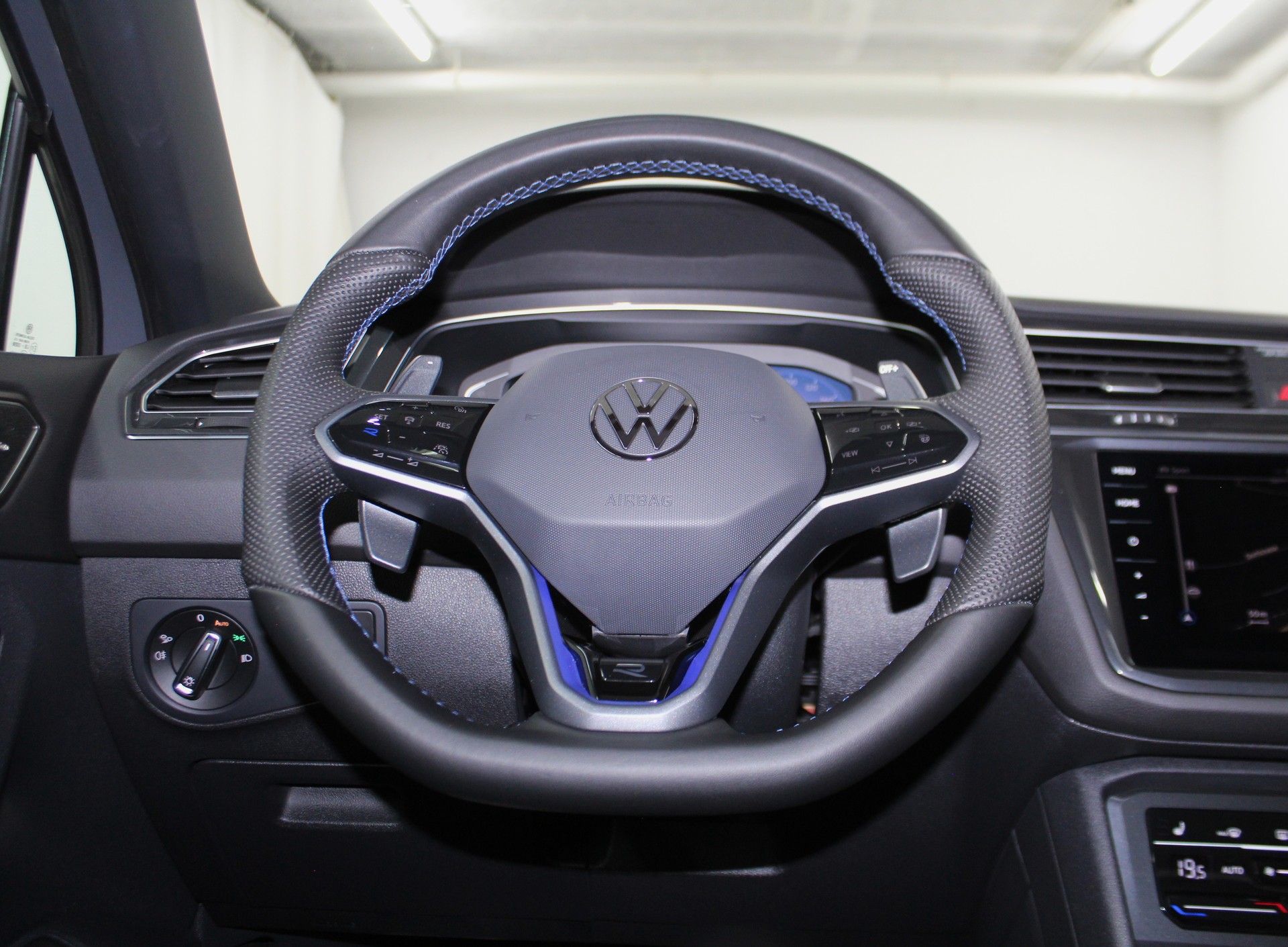 VW Tiguan 2.0TSI R 4Motion DSG "Black Style" Akrapovic / CH-Fahrzeug-image-13