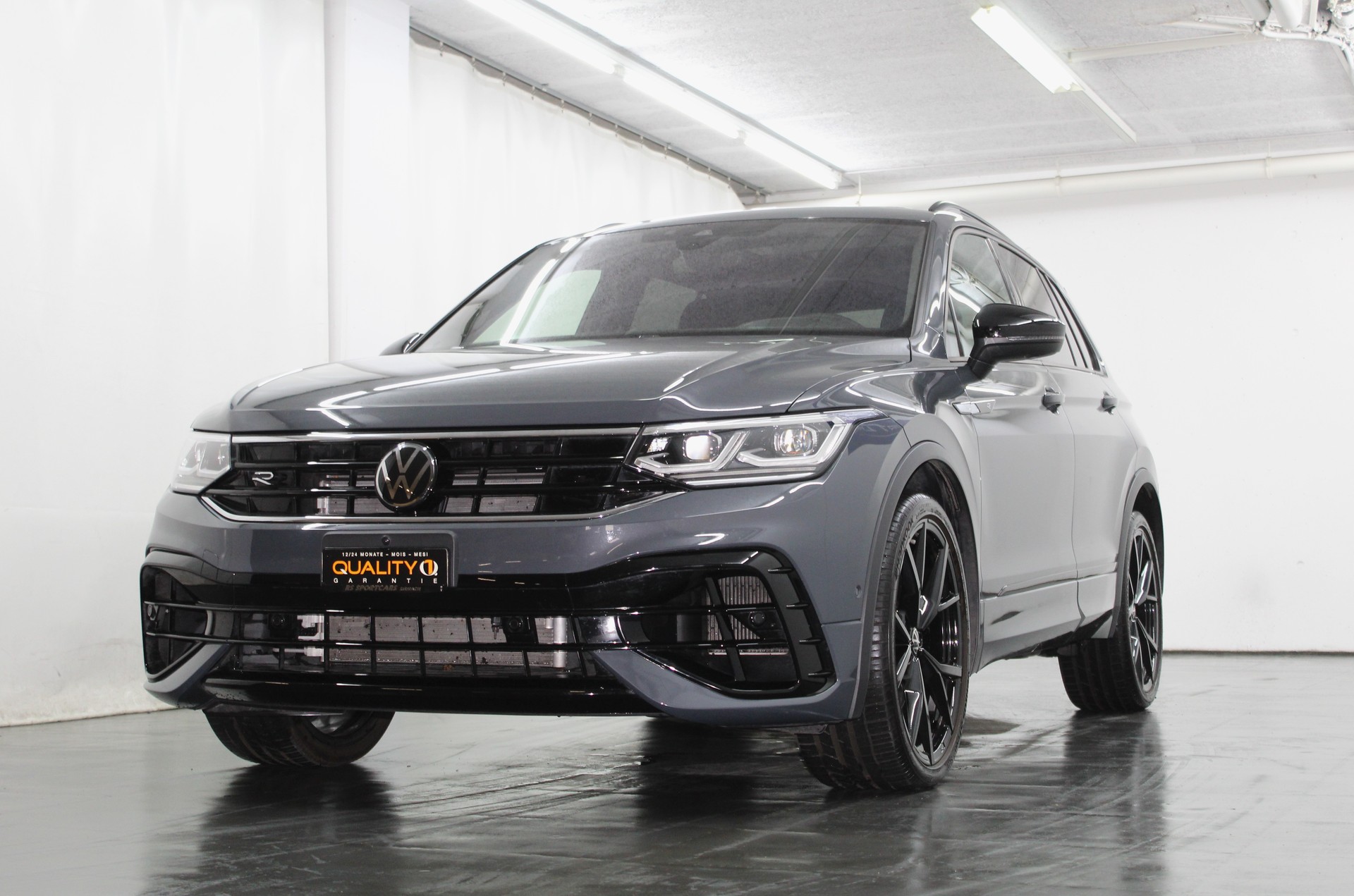 VW Tiguan 2.0TSI R 4Motion DSG "Black Style" Akrapovic / CH-Fahrzeug-image-3