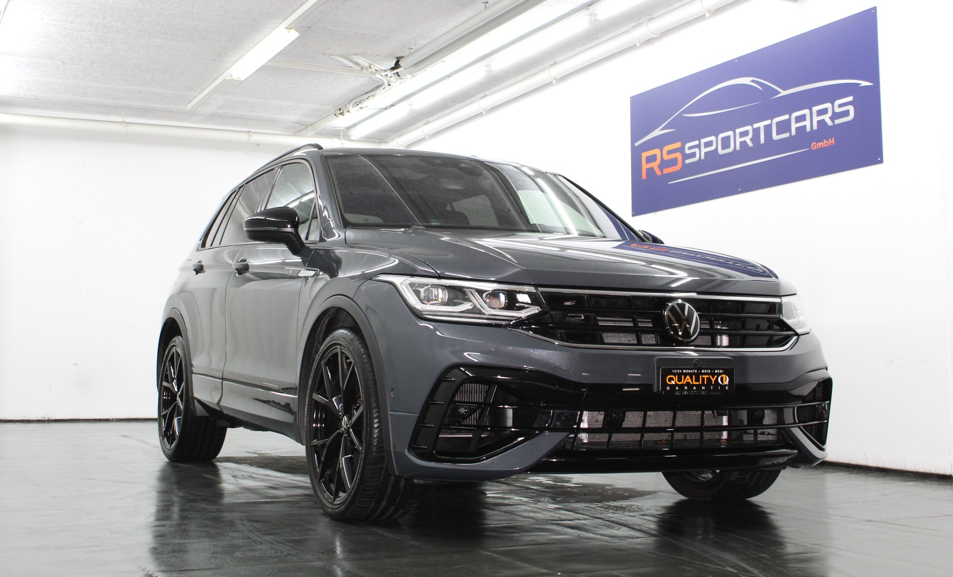 VW Tiguan 2.0TSI R 4Motion DSG "Black Style" Akrapovic / CH-Fahrzeug-image-1