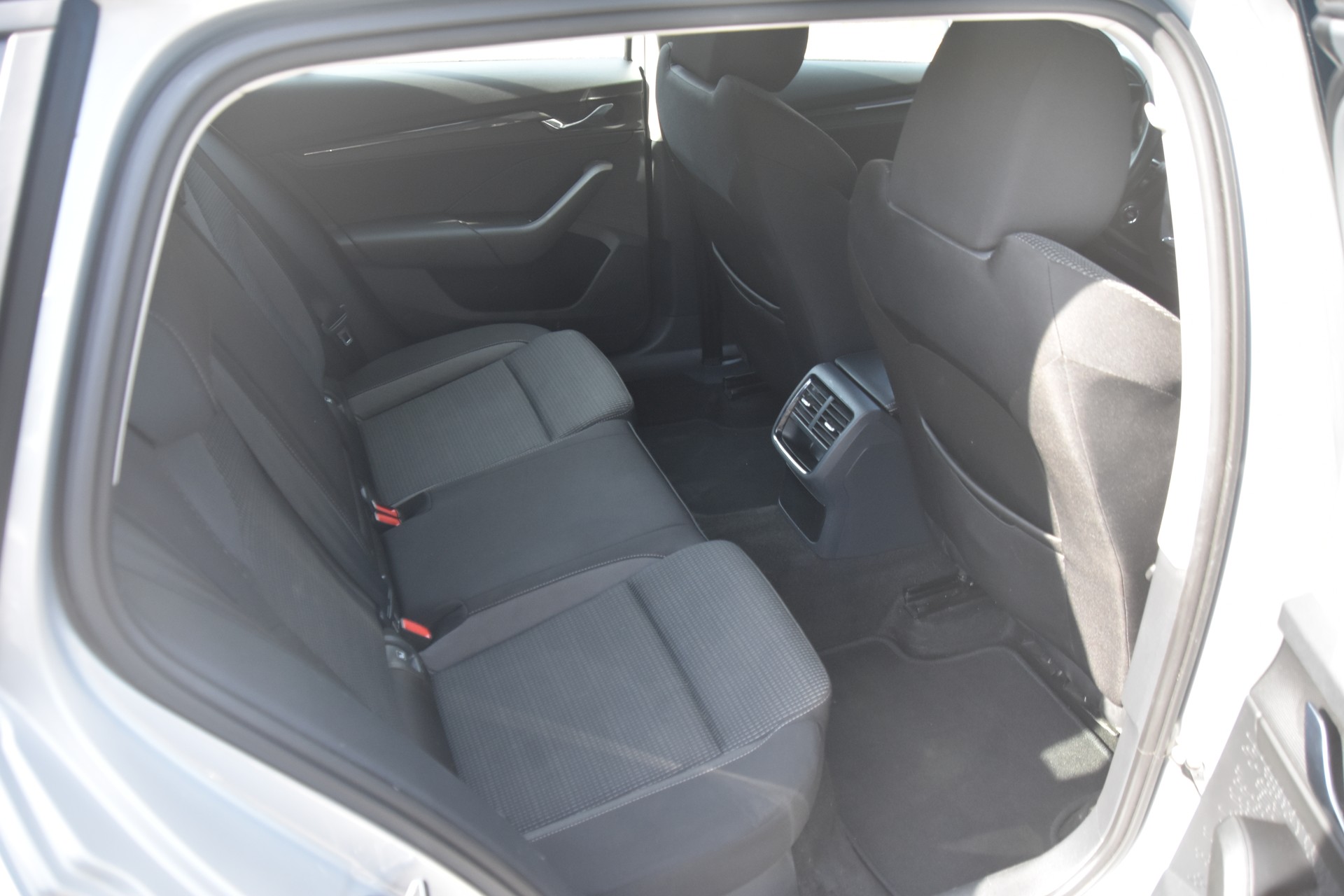 SKODA Octavia Combi 2.0 TDI DSG Ambition 4x4-image-11