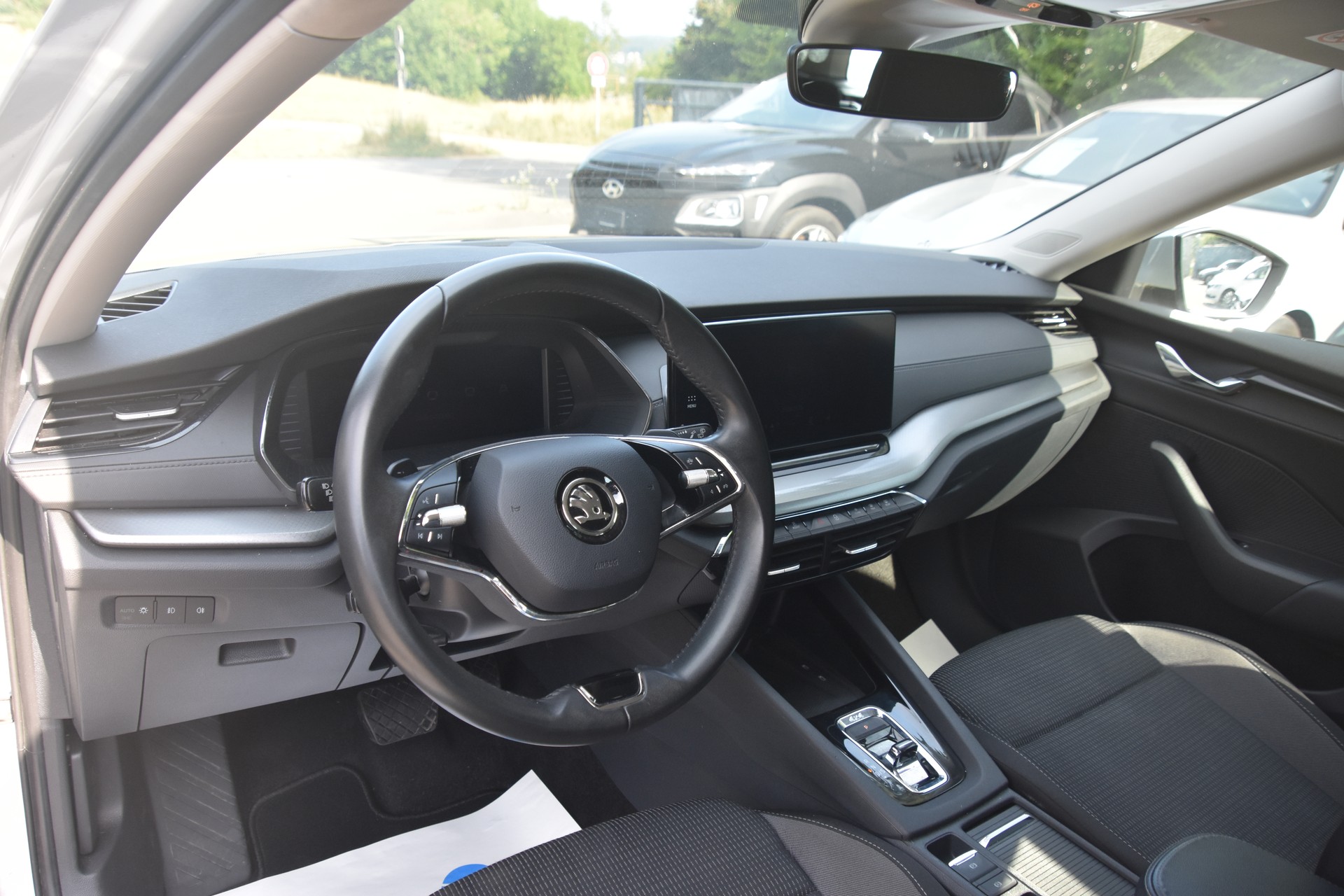 SKODA Octavia Combi 2.0 TDI DSG Ambition 4x4-image-8