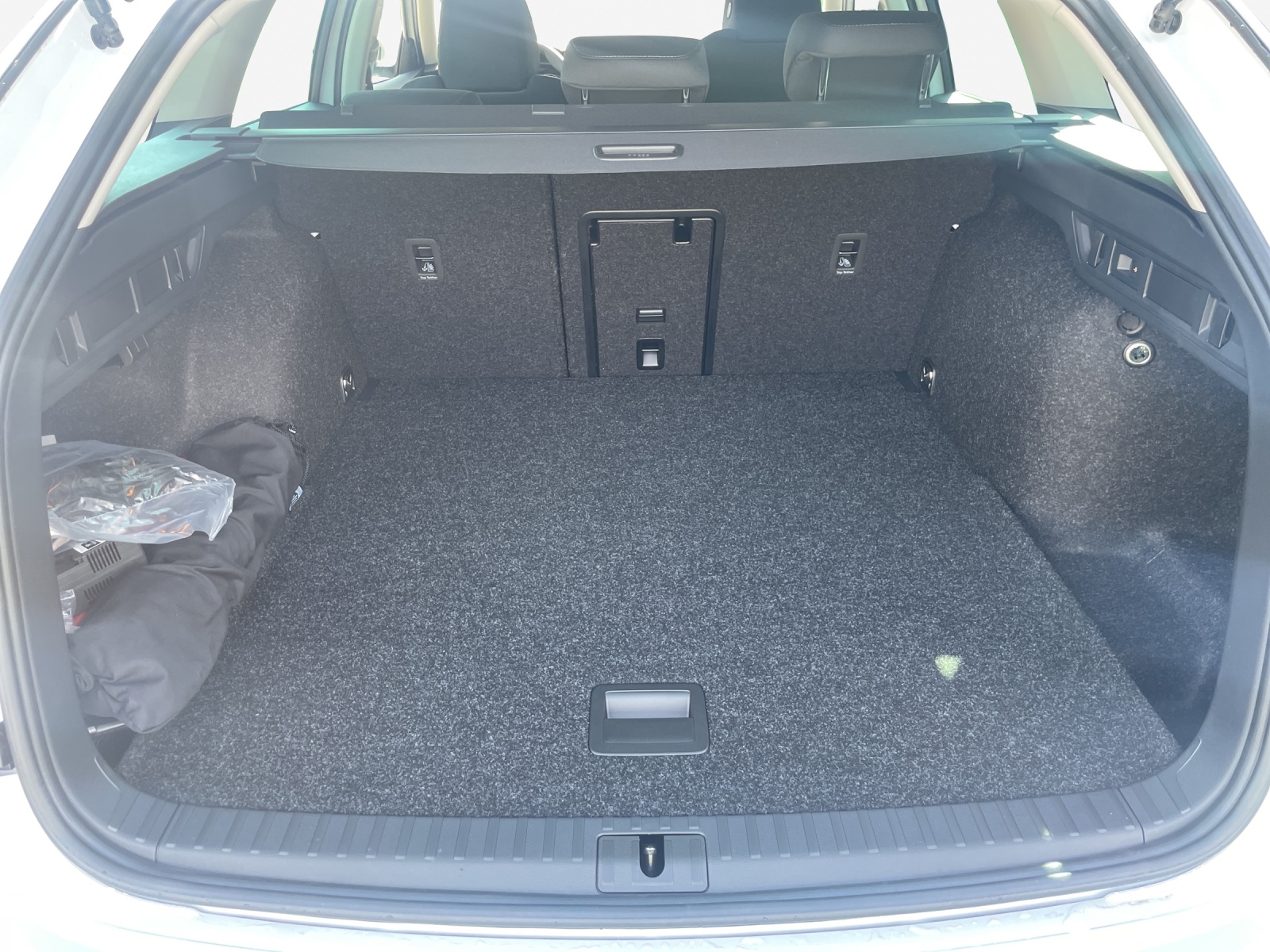 SKODA Octavia Combi 2.0 TDI DSG Selection-image-7