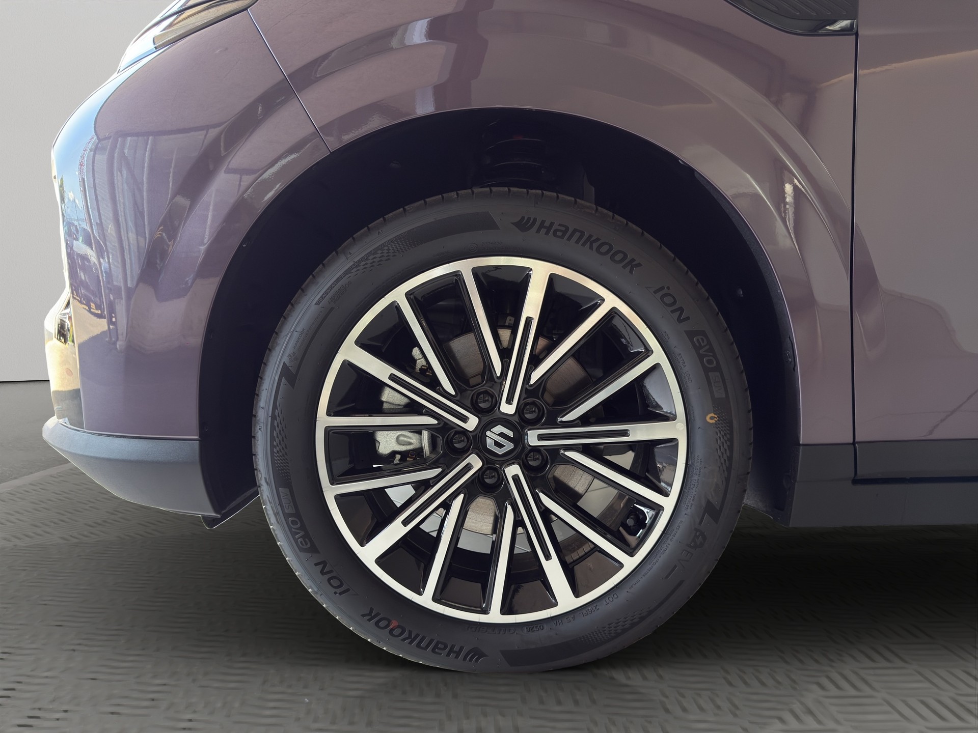 LEAPMOTOR B10 1.5 Hybrid EV-image-18
