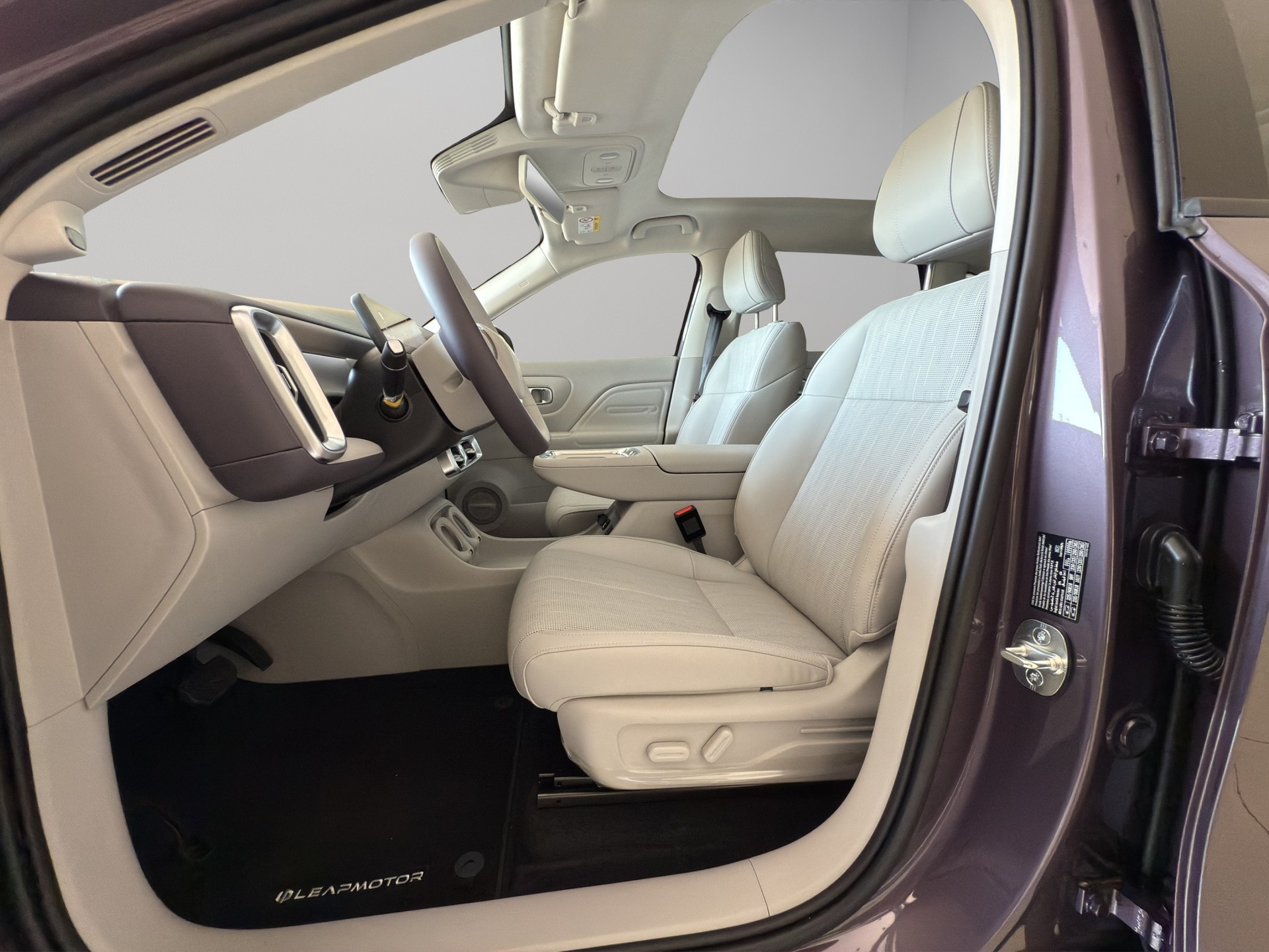 LEAPMOTOR B10 1.5 Hybrid EV-image-15