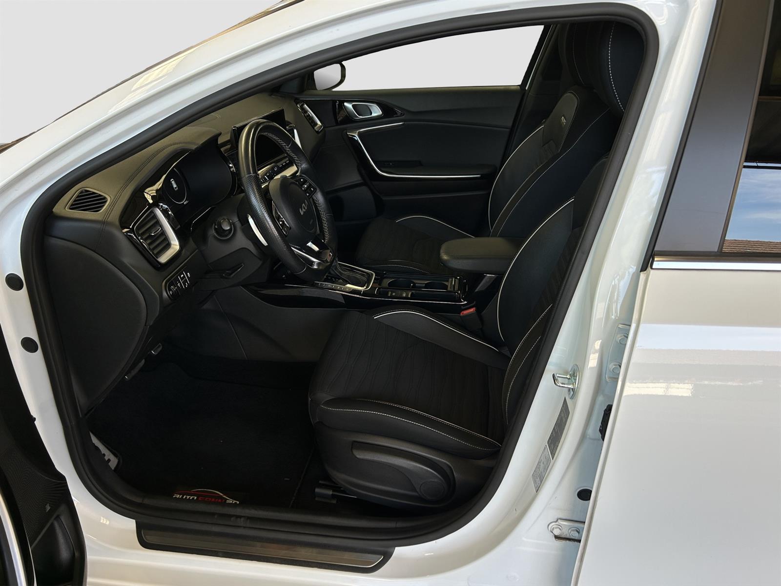 KIA Ceed SW 1.5 T-GDi GT-Line-image-6