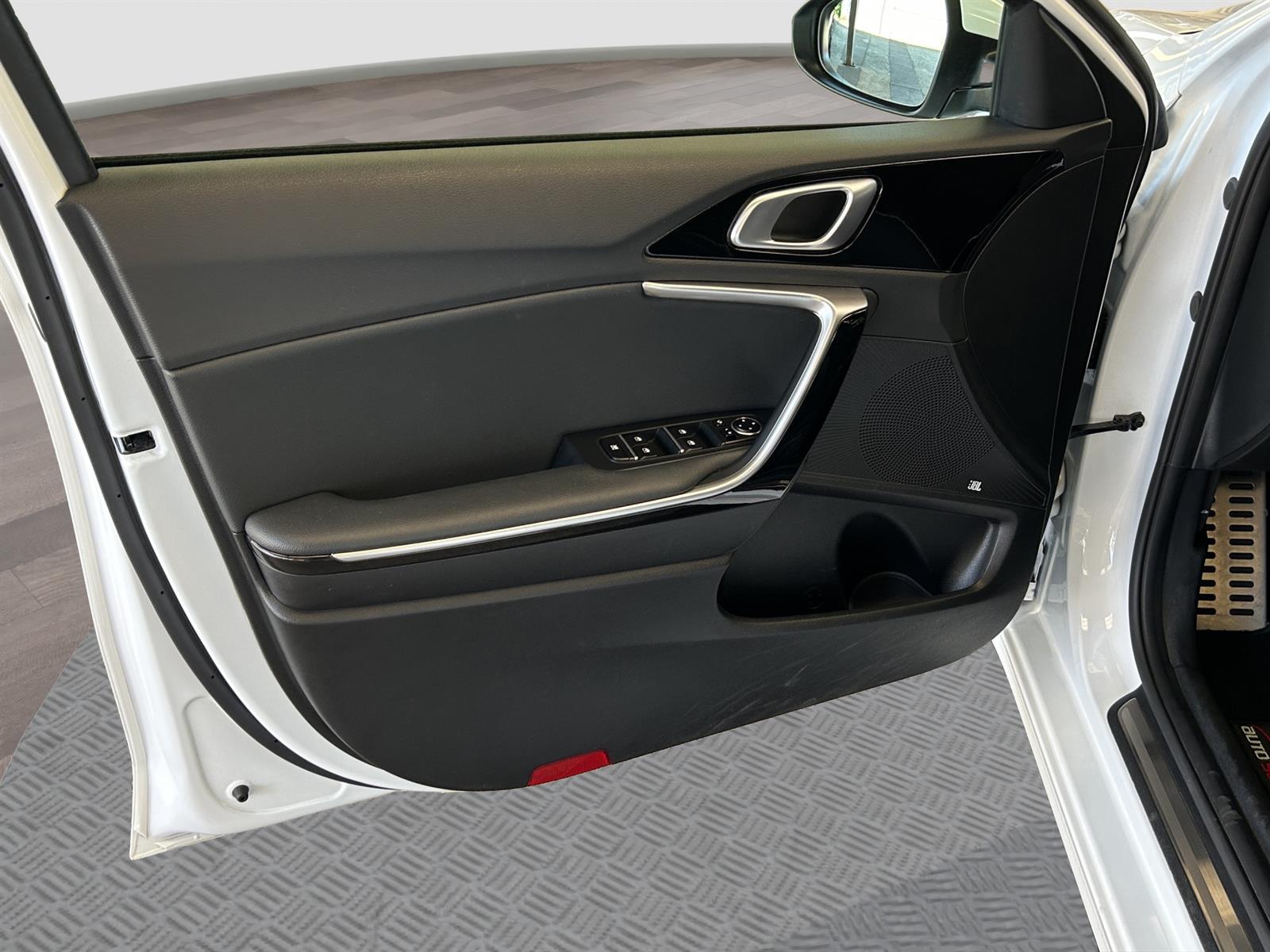 KIA Ceed SW 1.5 T-GDi GT-Line-image-7