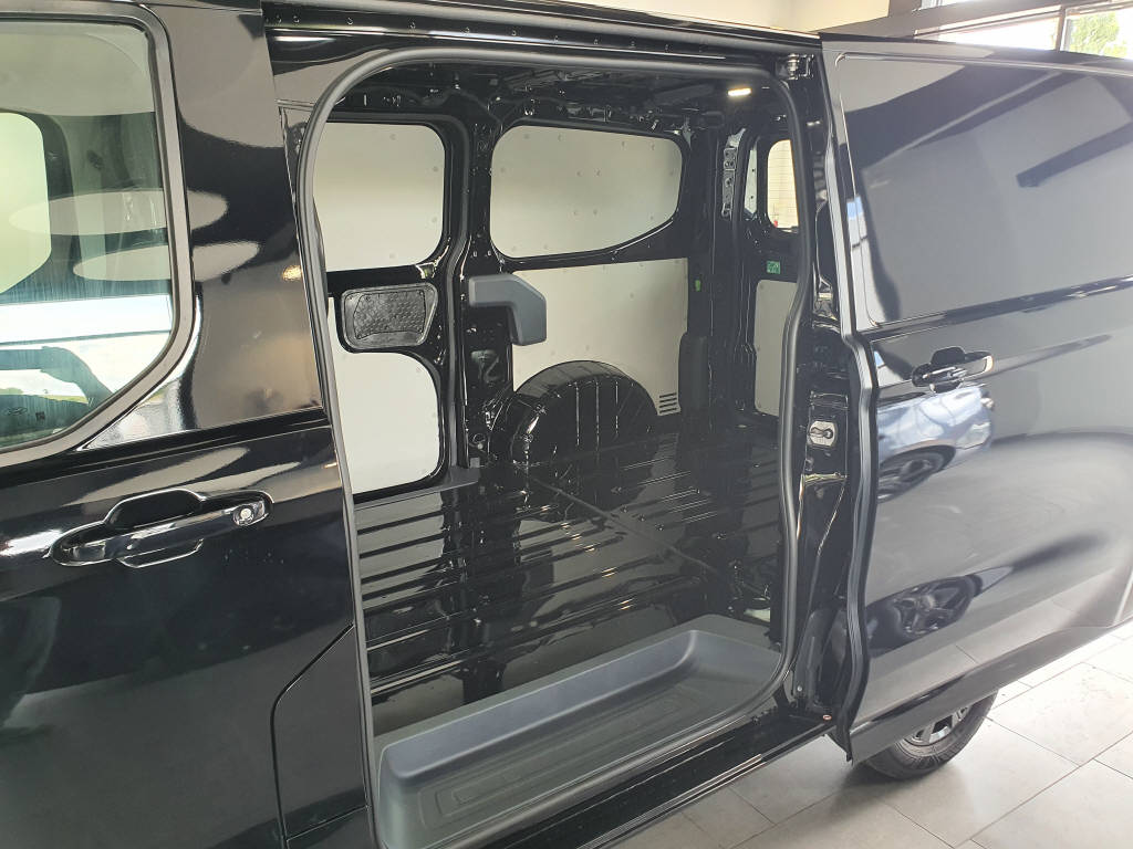 FORD Transit Custom Van 320 L1 2.0 EcoBlue 170 Limited 4x4-image-13