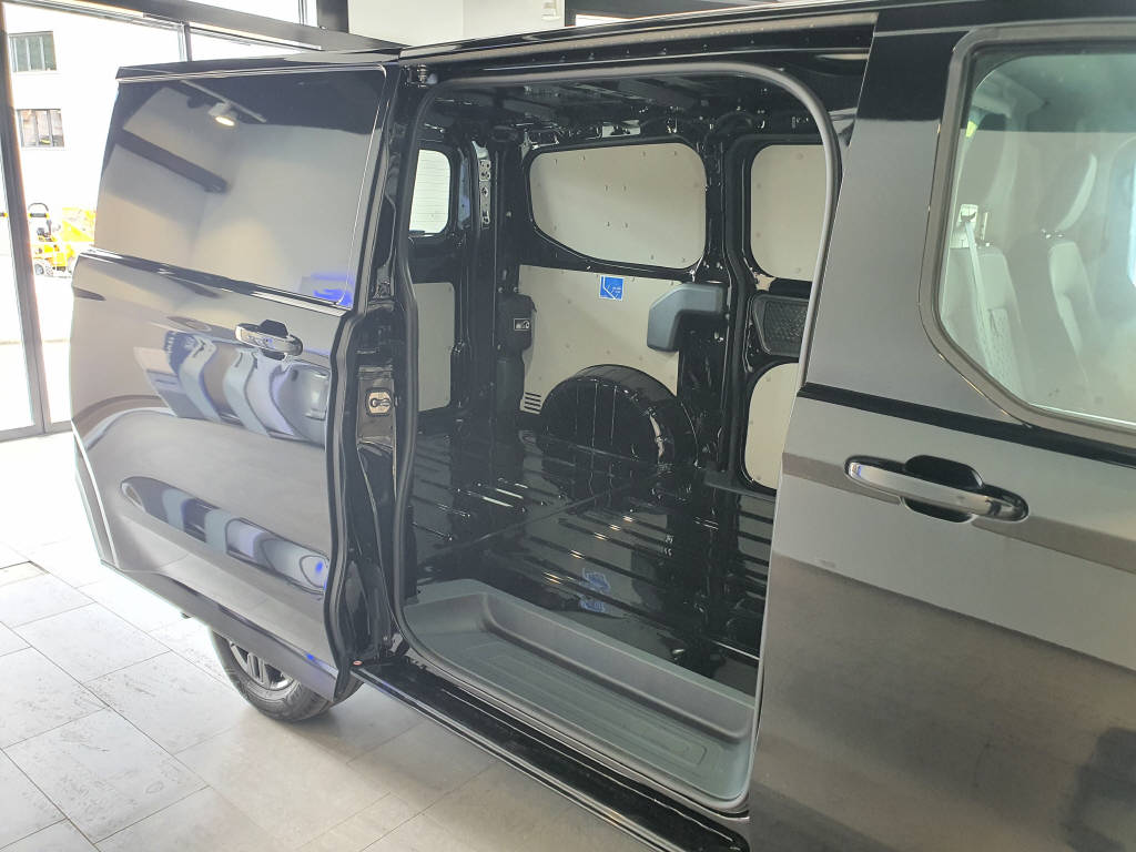 FORD Transit Custom Van 320 L1 2.0 EcoBlue 170 Limited 4x4-image-15