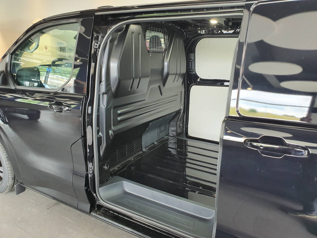 FORD Transit Custom Van 320 L1 2.0 EcoBlue 170 Limited 4x4-image-14