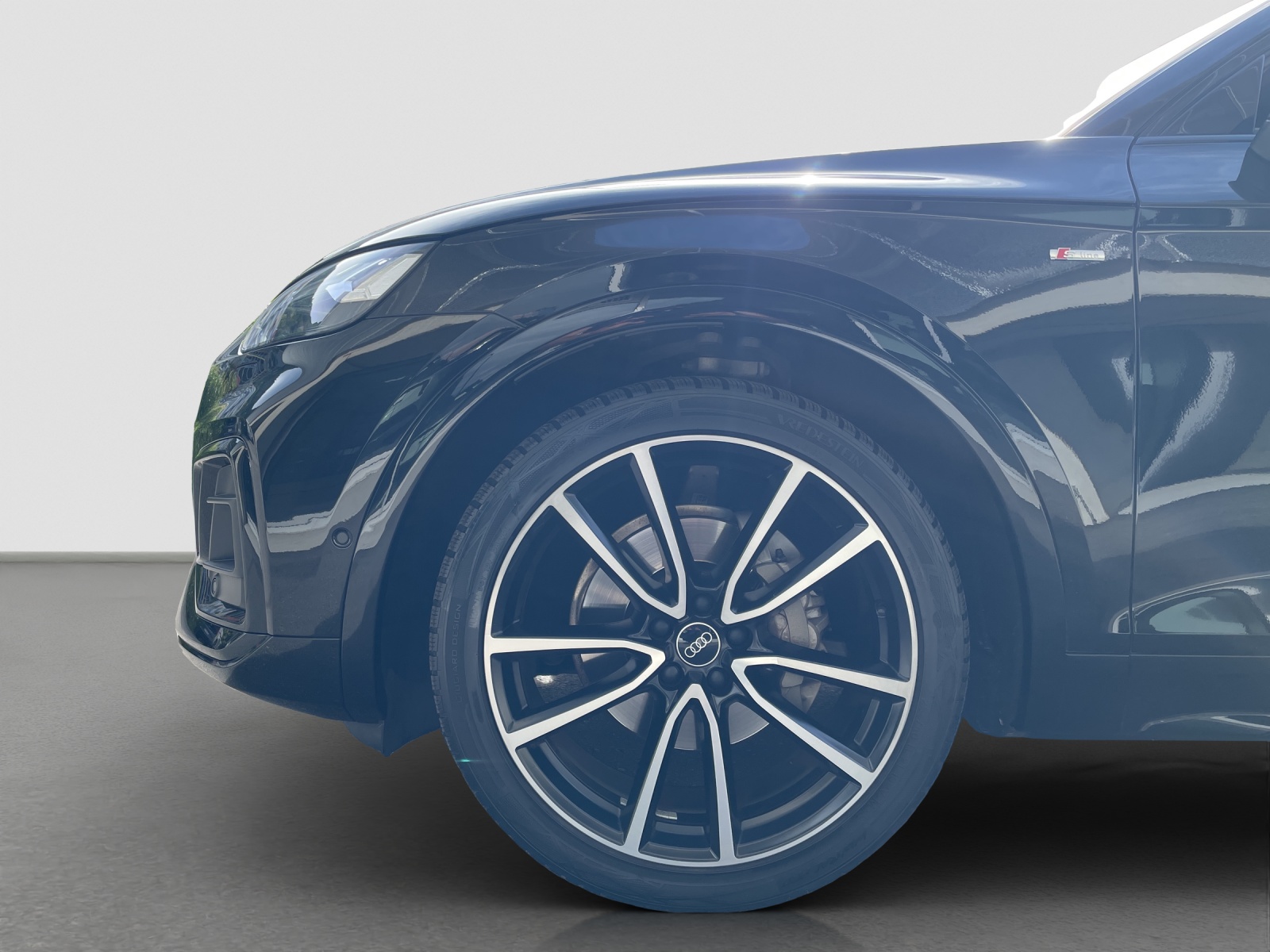 AUDI Q5 Sportback 40 TDI Blackedition quattro S-tronic-image-4
