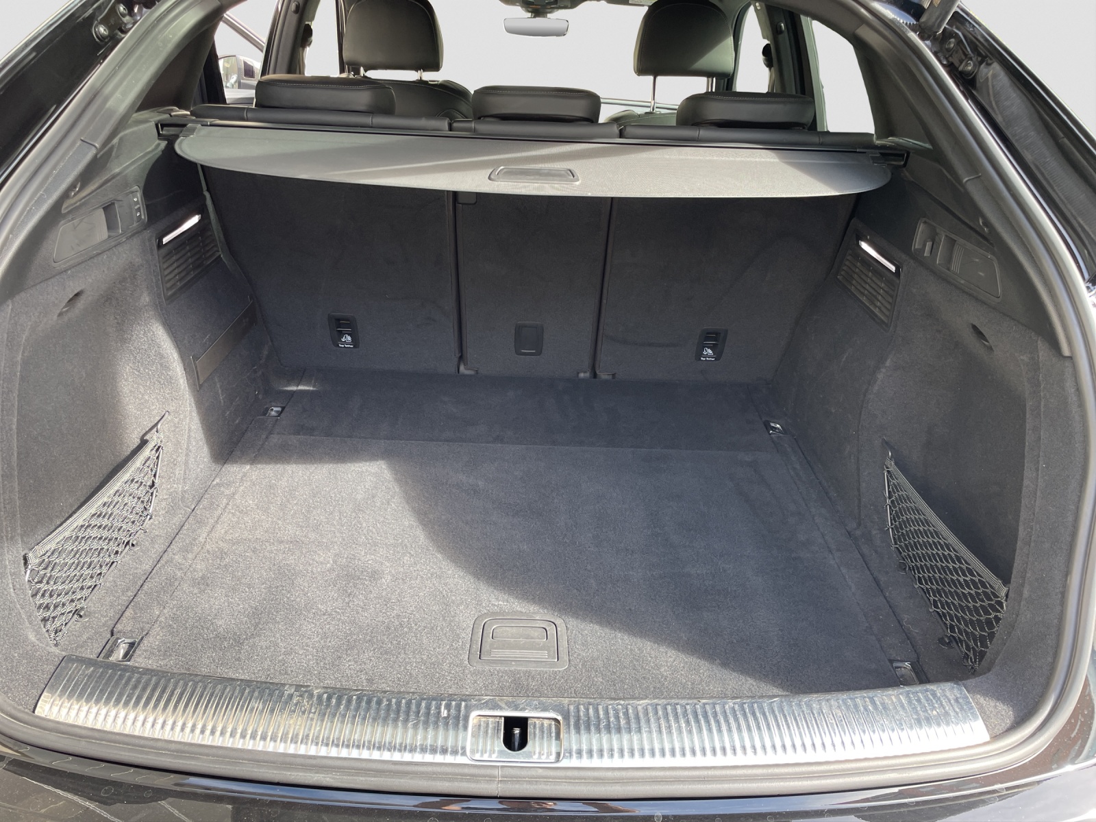 AUDI Q5 Sportback 40 TDI Blackedition quattro S-tronic-image-9