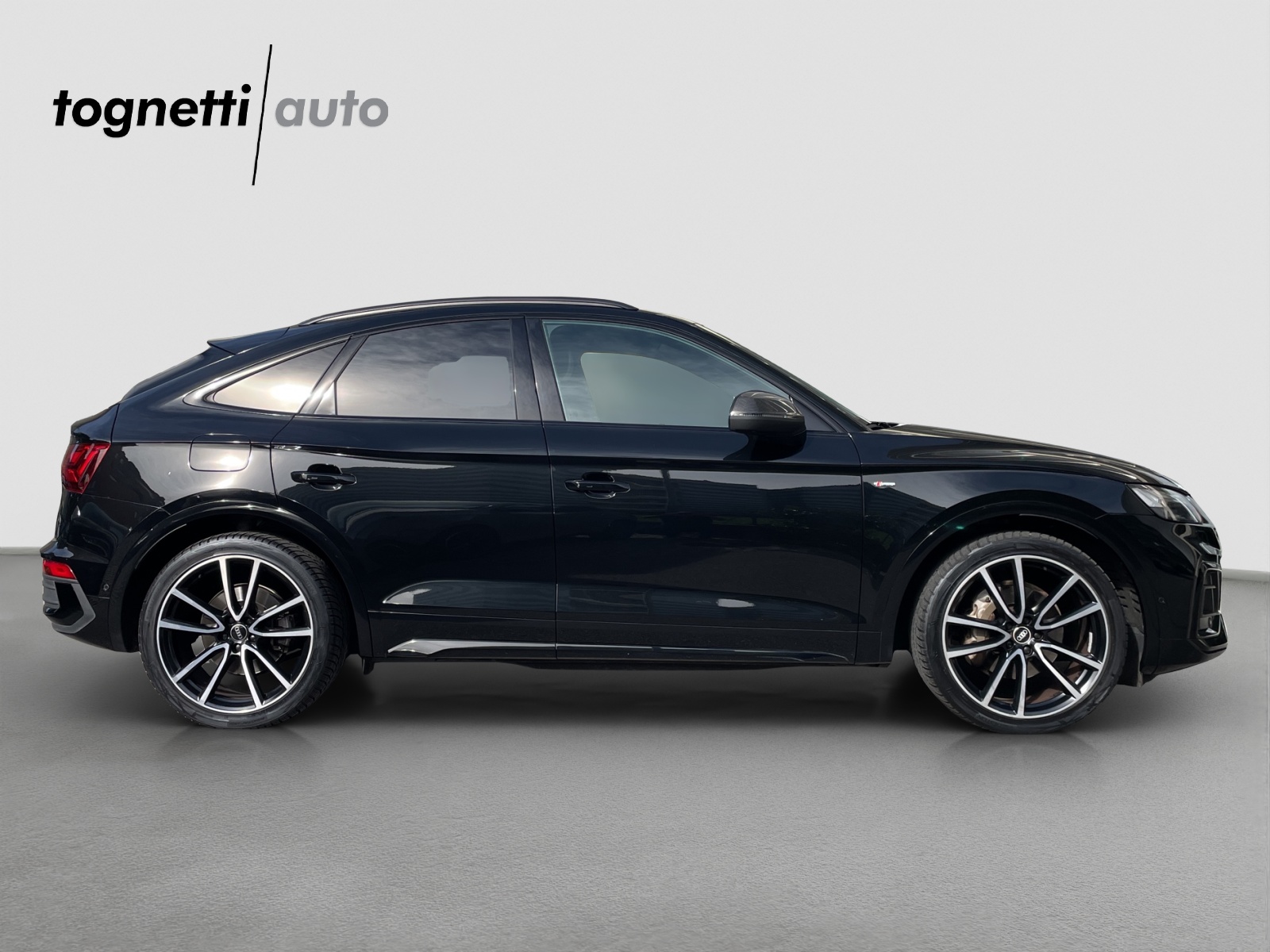 AUDI Q5 Sportback 40 TDI Blackedition quattro S-tronic-image-2
