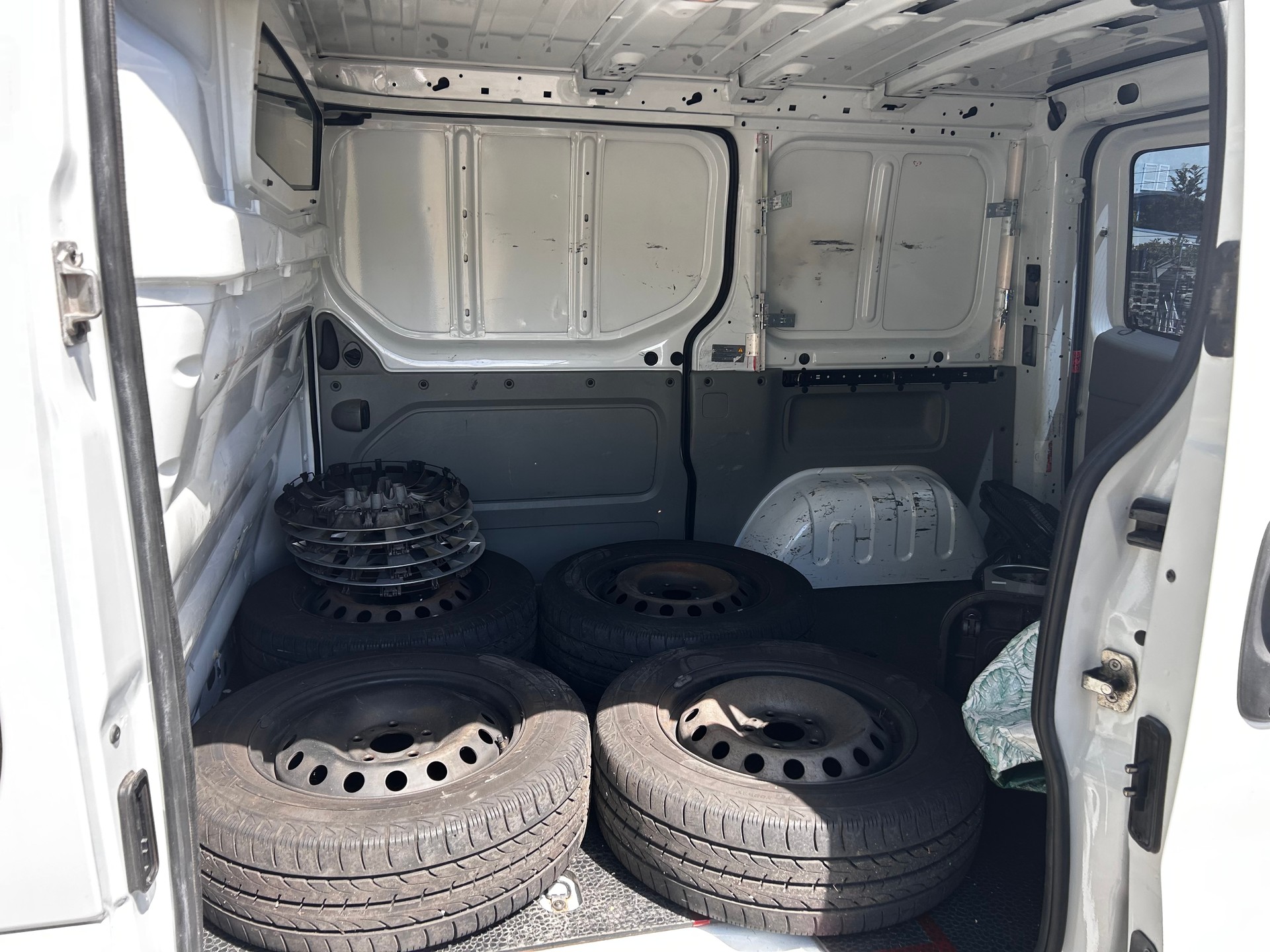 OPEL VIVARO-image-7